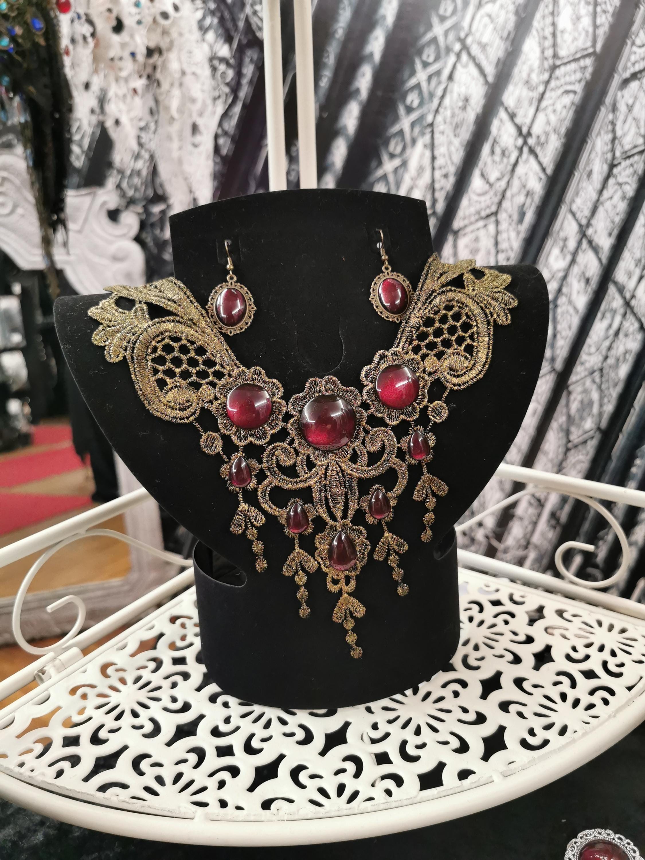 Bronze Collier klein aus Spitze mit Glassteinen in Wunschfarbe für Steampunk Outfit oder Vintage Hochzeit, auch als witchy Choker -Chokers- BloodyBrilliants