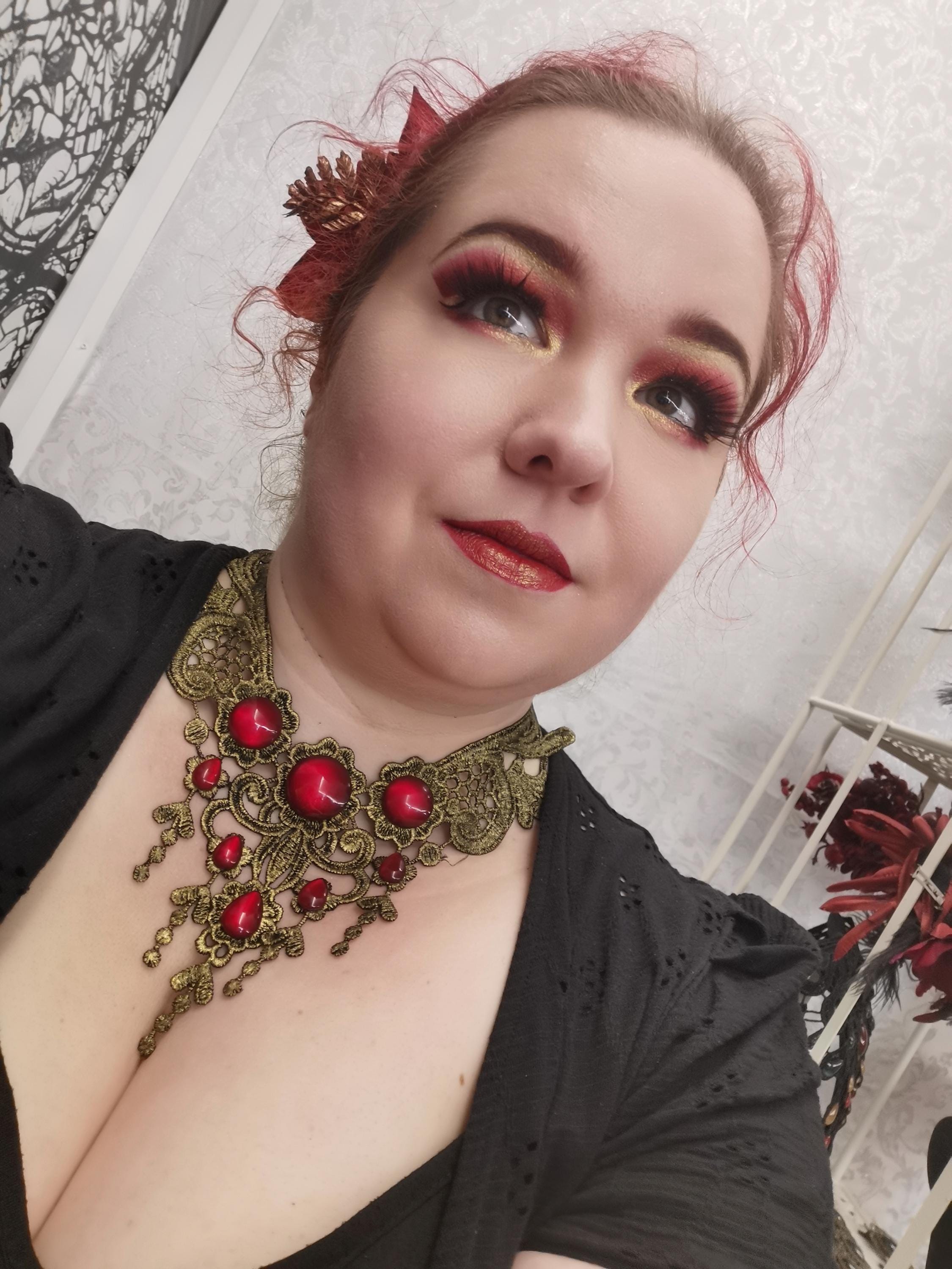 Bronze Collier klein aus Spitze mit Glassteinen in Wunschfarbe für Steampunk Outfit oder Vintage Hochzeit, auch als witchy Choker -Chokers- BloodyBrilliants
