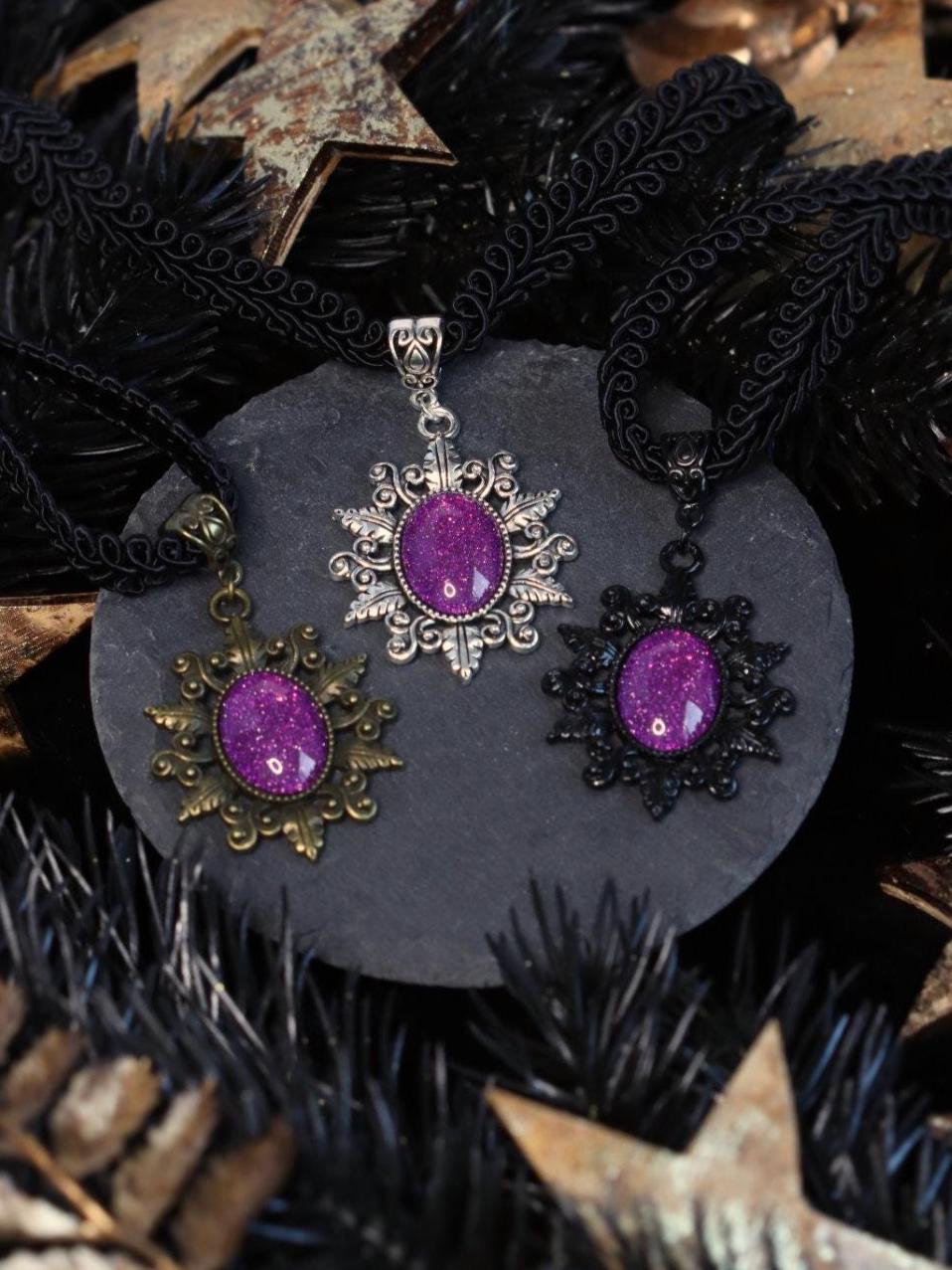 Choker schwarz mit Stern aus Spitze mit farbigen Glassteinen als Halsband für Gothic Outfit und als Vintage Geburtstagsgeschenk -Chokers- BloodyBrilliants