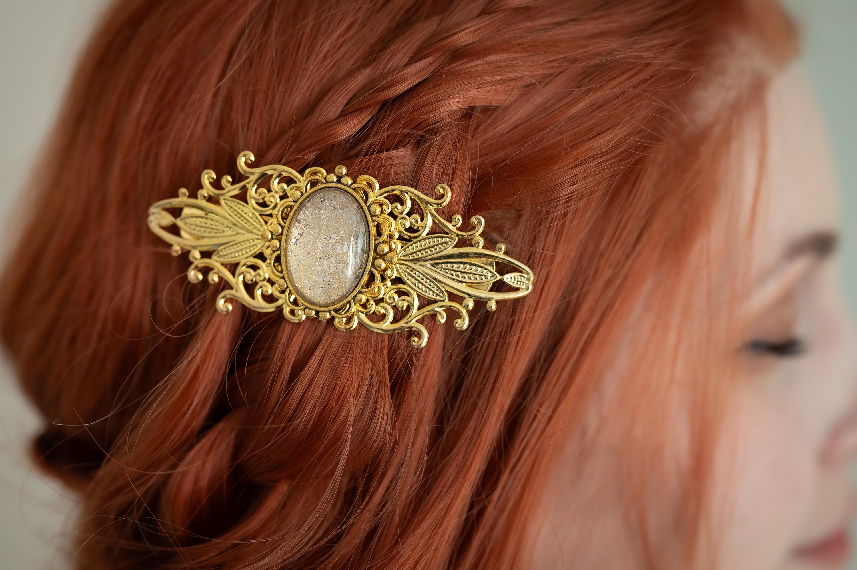 Mondkette & Haarspange gold als Hexen Schmuckset in Wunschfarbe, Gothic Schmuck für Halloween Adventskalender und Dark Academia Accessoire -Jewelry Sets- BloodyBrilliants