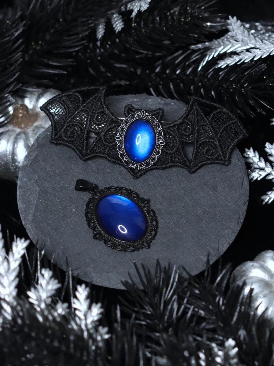 Gothic Schmuck Set in Wunschfarbe aus Fledermaus Haarspange und Gothic Kette, Haarschmuck schwarz & Halloween Schmuck zu Gothic Weihnachten -Barrettes & Clips- BloodyBrilliants