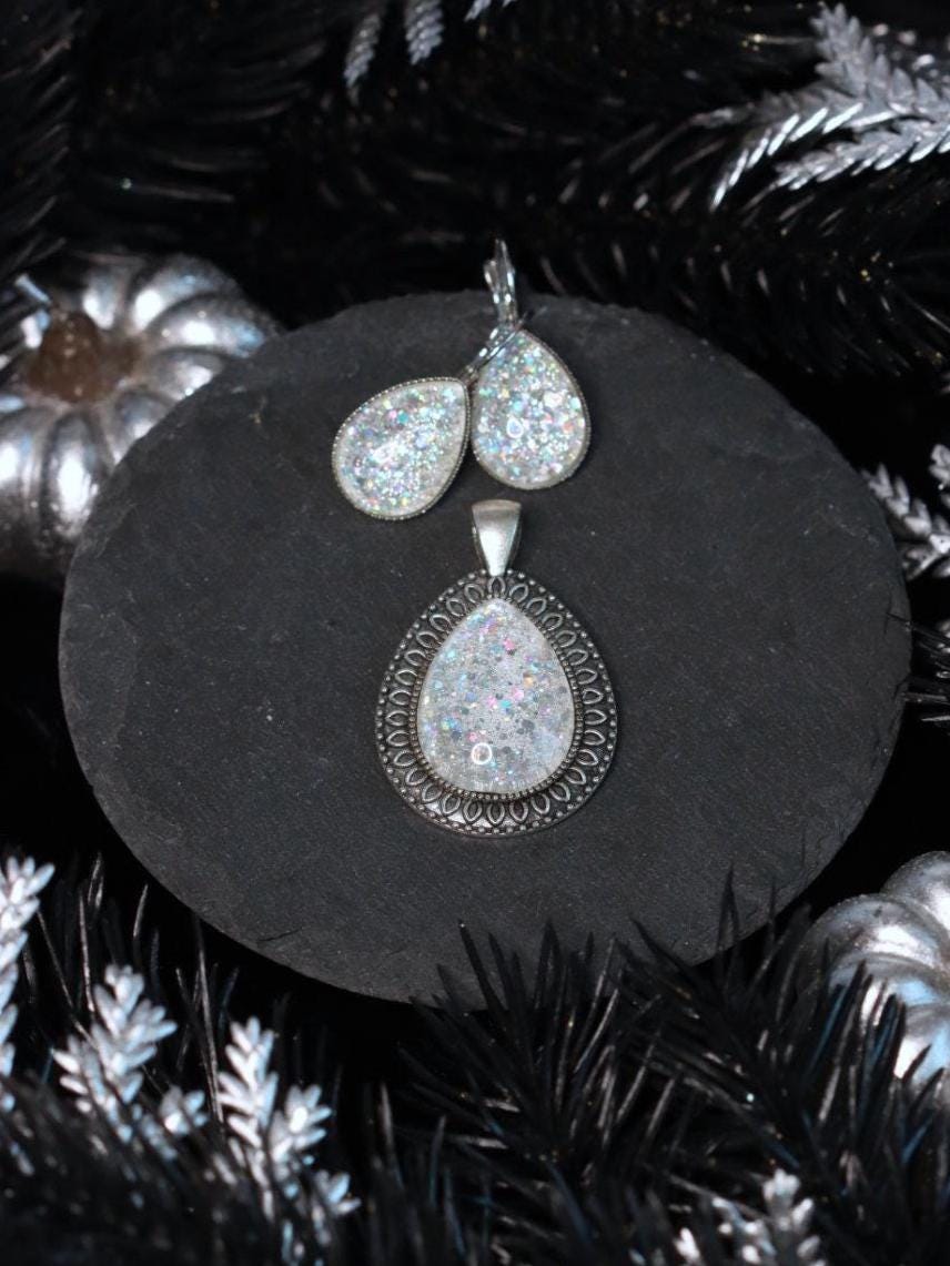 Tropfen Anhänger verziert mit Farbstein -Pendants- BloodyBrilliants