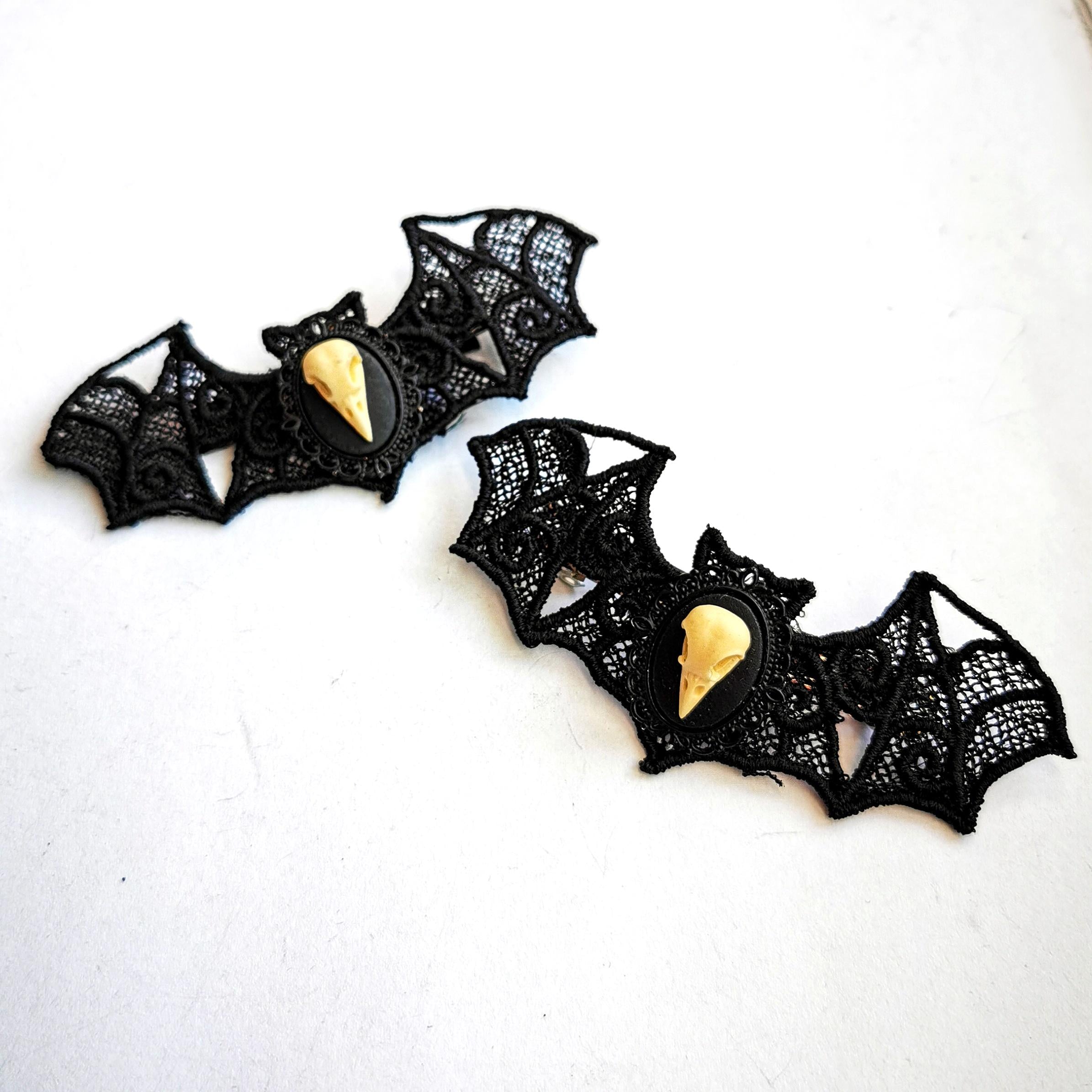 Fledermaus Haarspange mit Vogelschädel als Gothic Haarschmuck schwarz & Halloween Schmuck für Vampir Kostüm und Pagan Gothic Outfits -Hair Jewelry- BloodyBrilliants