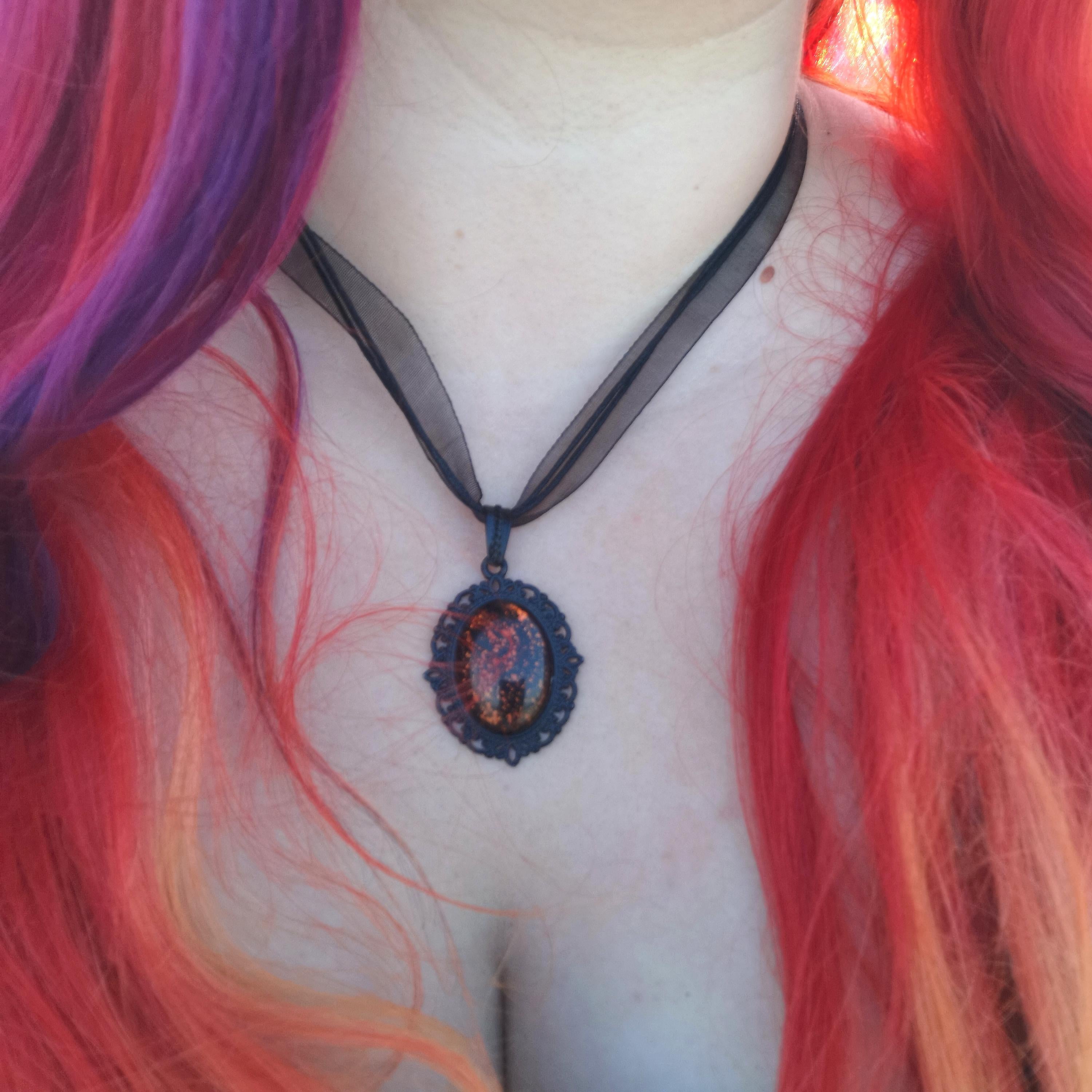 Gothic Schmuck Set in Wunschfarbe aus Fledermaus Haarspange, Gothic Kette & Tropfen Ohrringe für Gothic Adventskalender, Gothic Weihnachten -Jewelry Sets- BloodyBrilliants