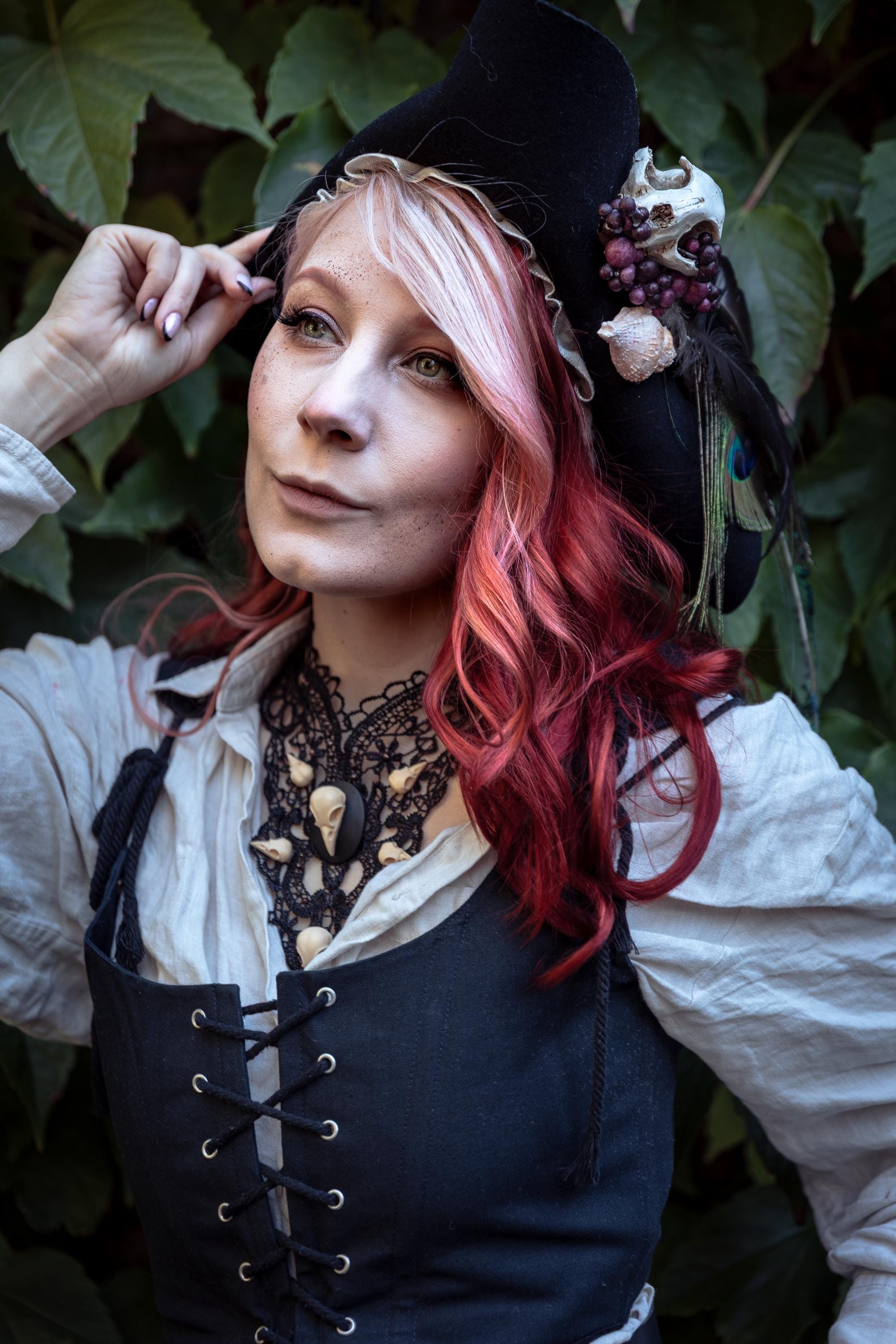 Rabenschädel Collier Filigran schwarz bronze für Gothic Fotoshooting und Mittelalter LARP -Chokers- BloodyBrilliants