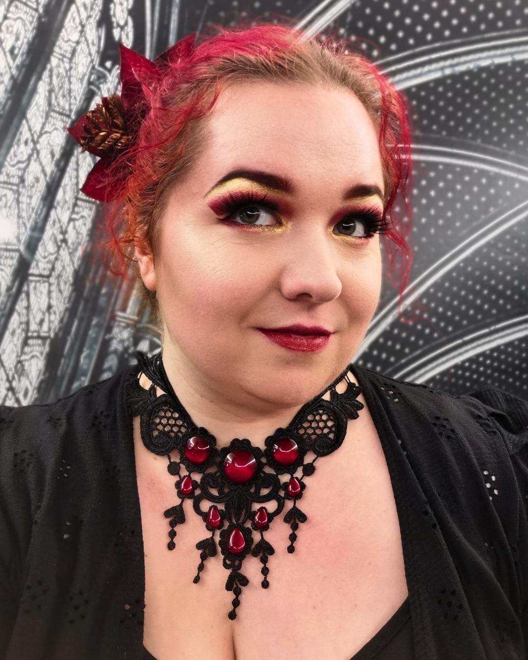 Collier Libelle aus Spitze mit farbigen Cabochon Glassteinen für Themenhochzeit und Cosplay Outfit -Chokers- BloodyBrilliants