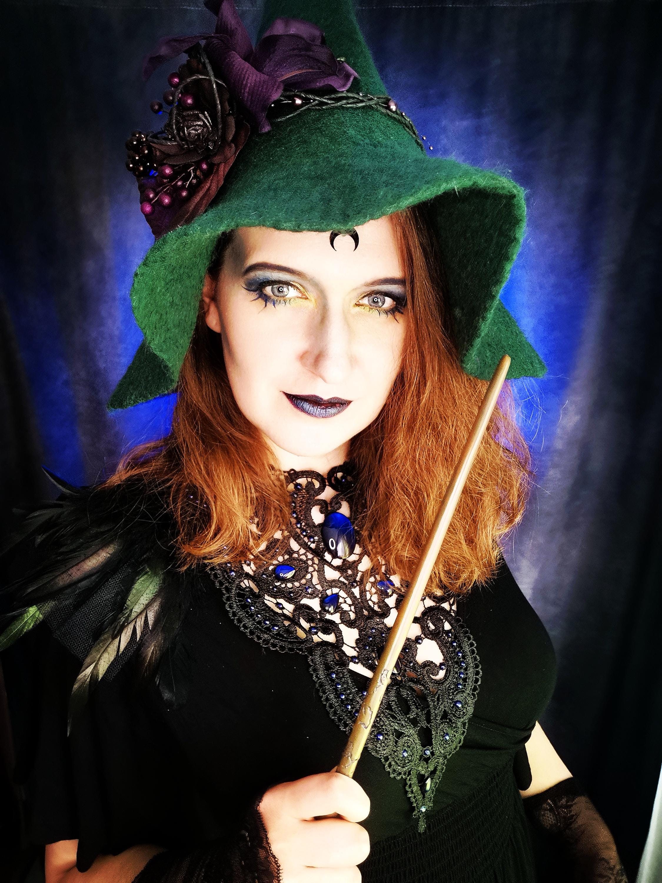 Collier schwarz Wunschfarbe Antik aus Spitze mit farbigen Glassteinen als Fantasy Schmuck für Fotoshooting oder Gothic Hochzeit -Chokers- BloodyBrilliants