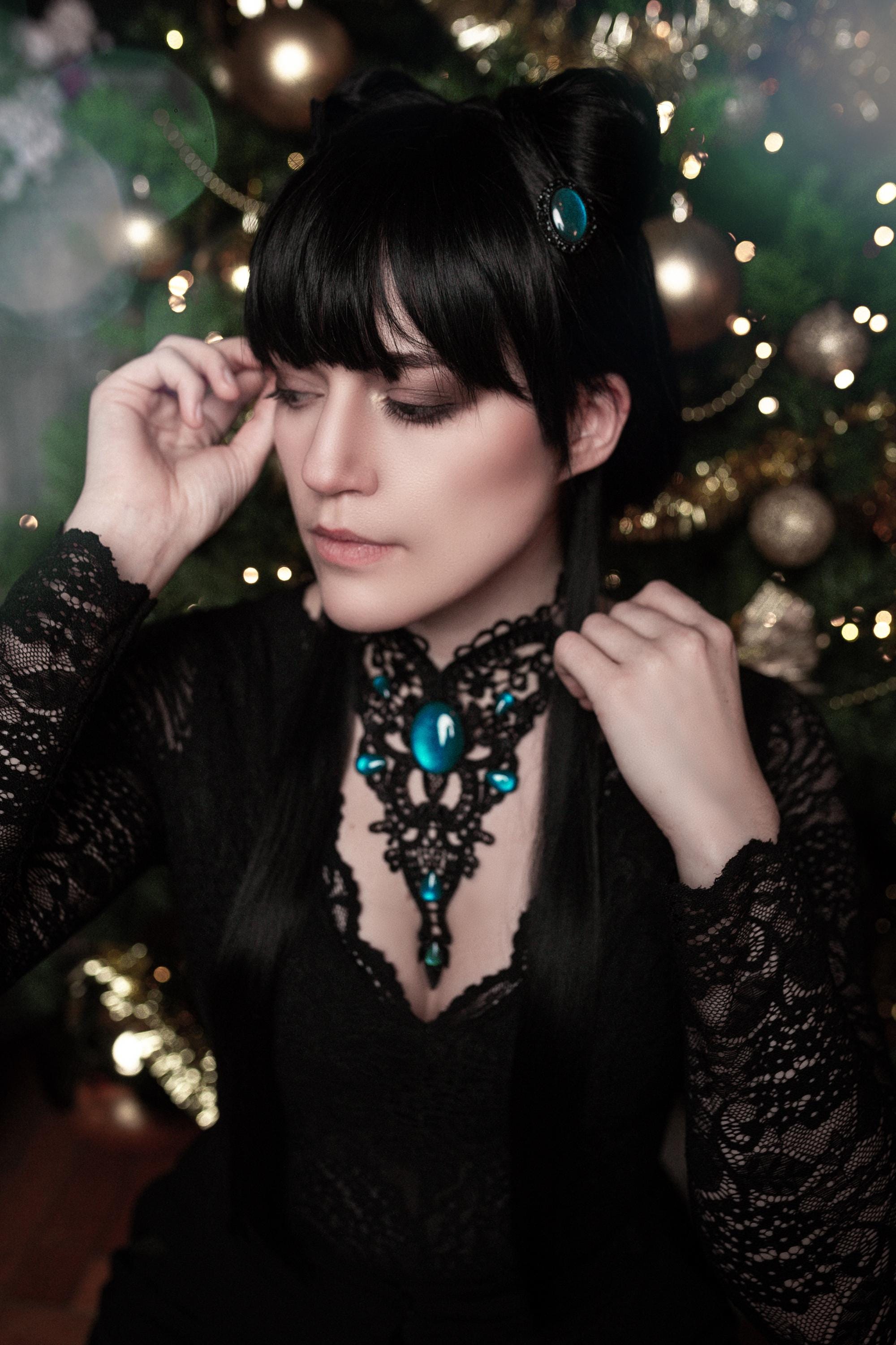 Collier filigran aus Spitze mit farbigen Cabochon Glassteinen für Steampunk Outfit und Gothic Hochzeit für Halloween Adventskalender -Chokers- BloodyBrilliants