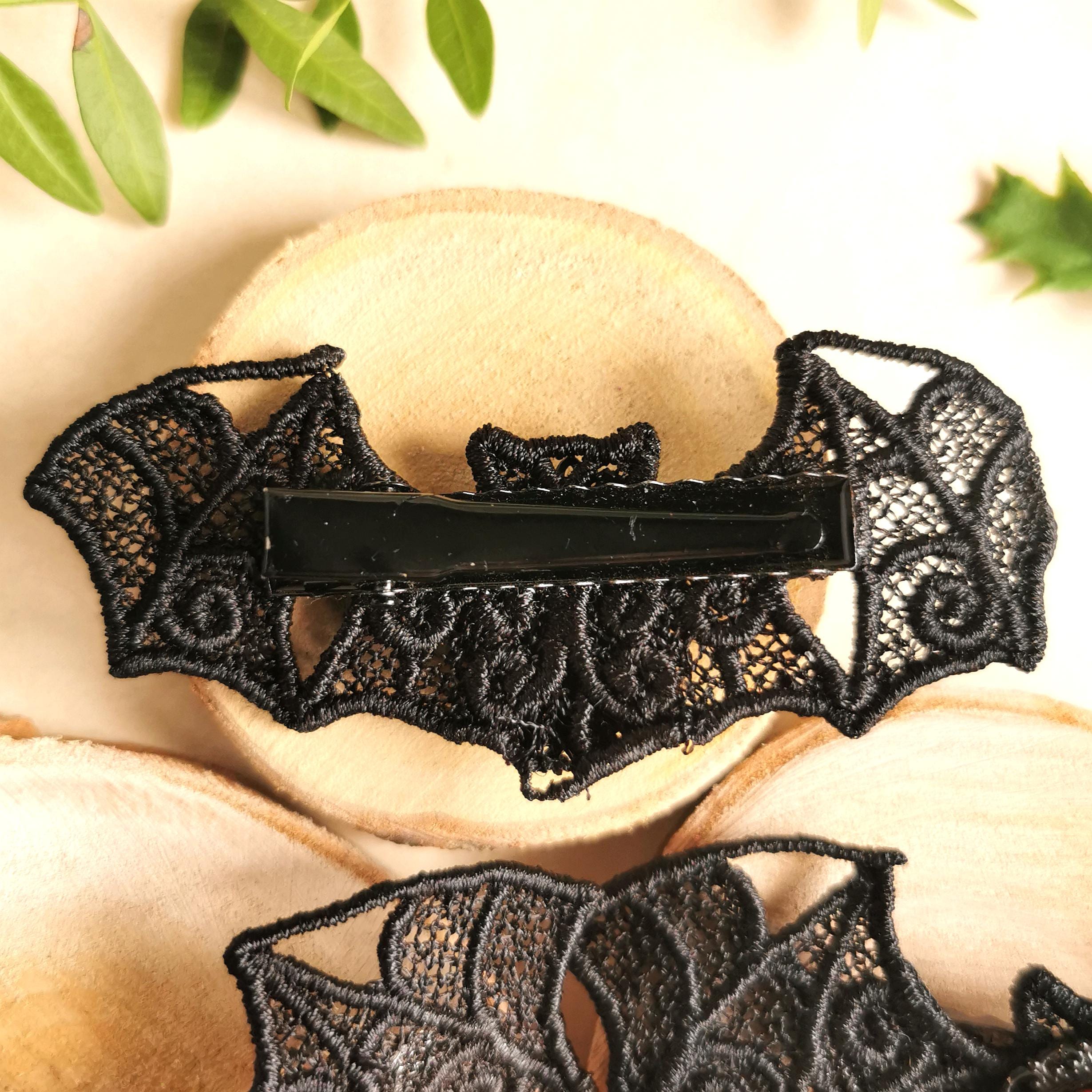 Gothic Schmuck Set in Wunschfarbe aus Fledermaus Haarspange, Gothic Kette & Tropfen Ohrringe für Gothic Adventskalender, Gothic Weihnachten -Jewelry Sets- BloodyBrilliants