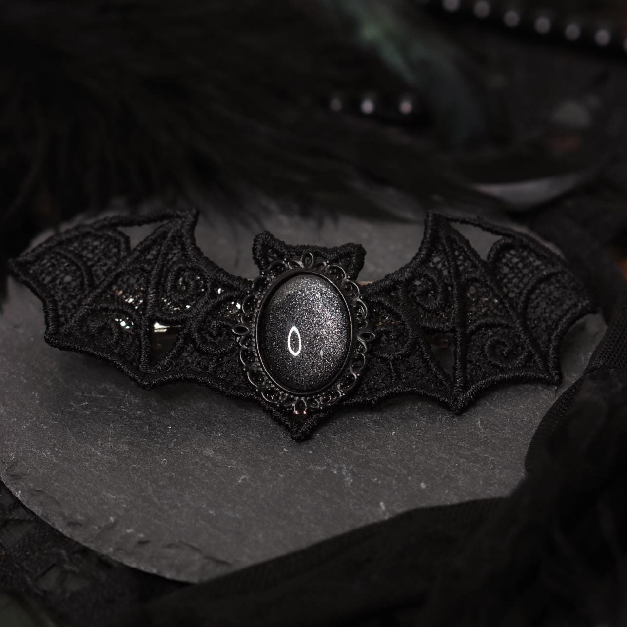 Fledermaus Haarspange in Wunschfarbe als Gothic Haarschmuck schwarz & Halloween Schmuck für Vampir Kostüm und Gothic Weihnachten -Hair Jewelry- BloodyBrilliants