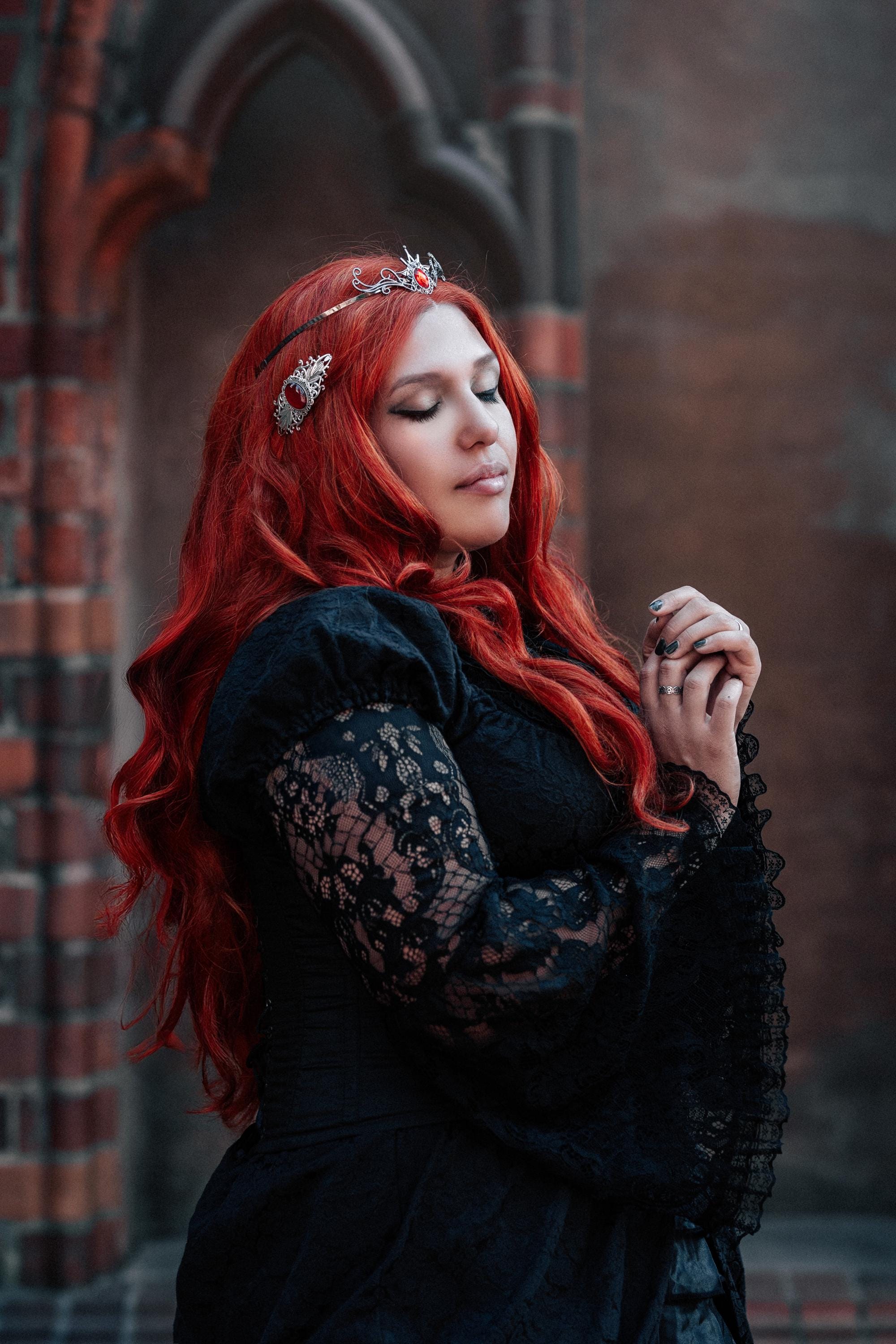 Mond Hexe Schmuckset silber mit Wunschfarbe aus Mondchoker und Haarspange in Wunschfarbe für Gothic Outfit und als Cosplay Shooting Schmuck -Jewelry Sets- BloodyBrilliants