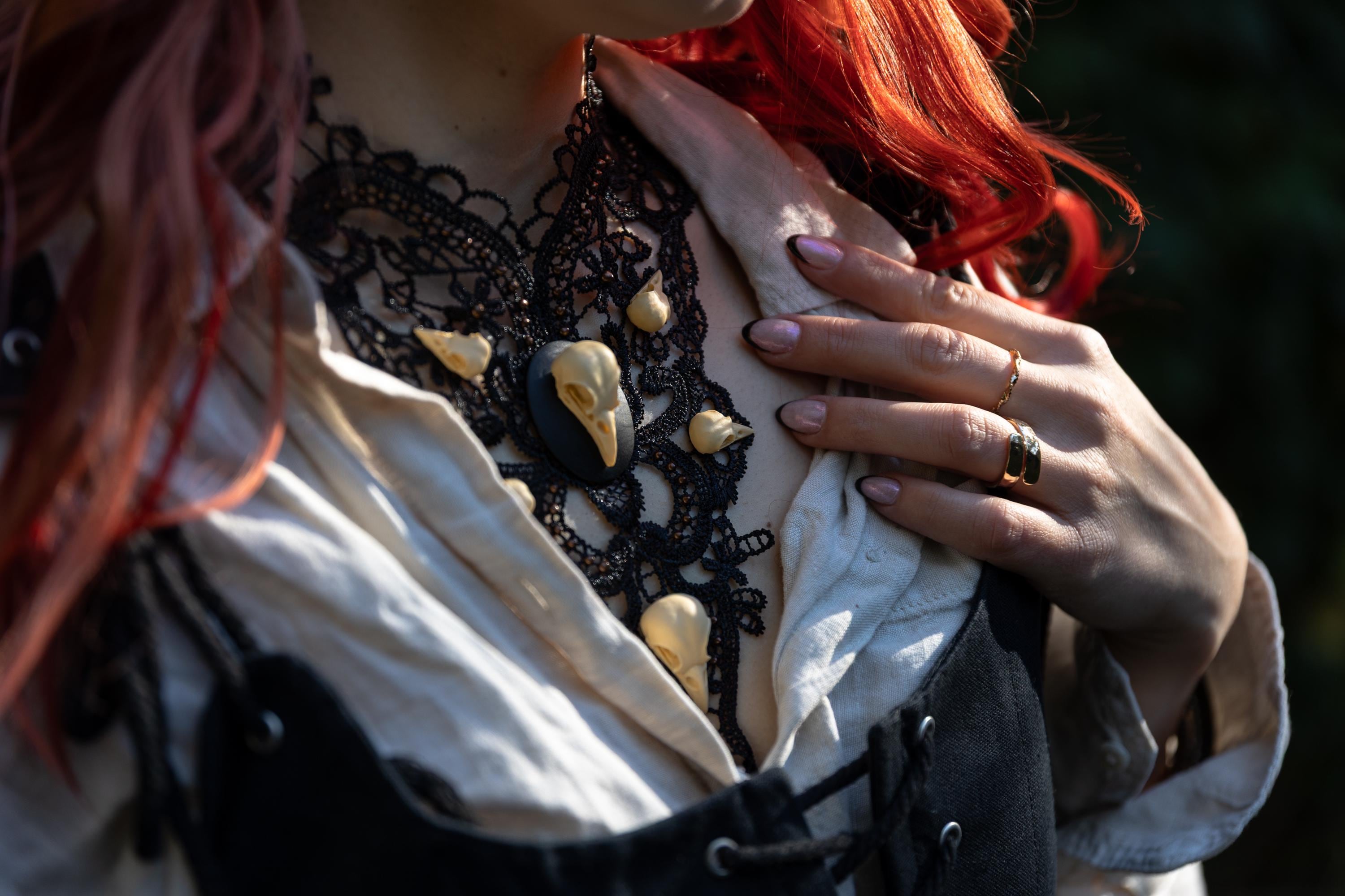Rabenschädel Collier Filigran schwarz bronze für Gothic Fotoshooting und Mittelalter LARP -Chokers- BloodyBrilliants