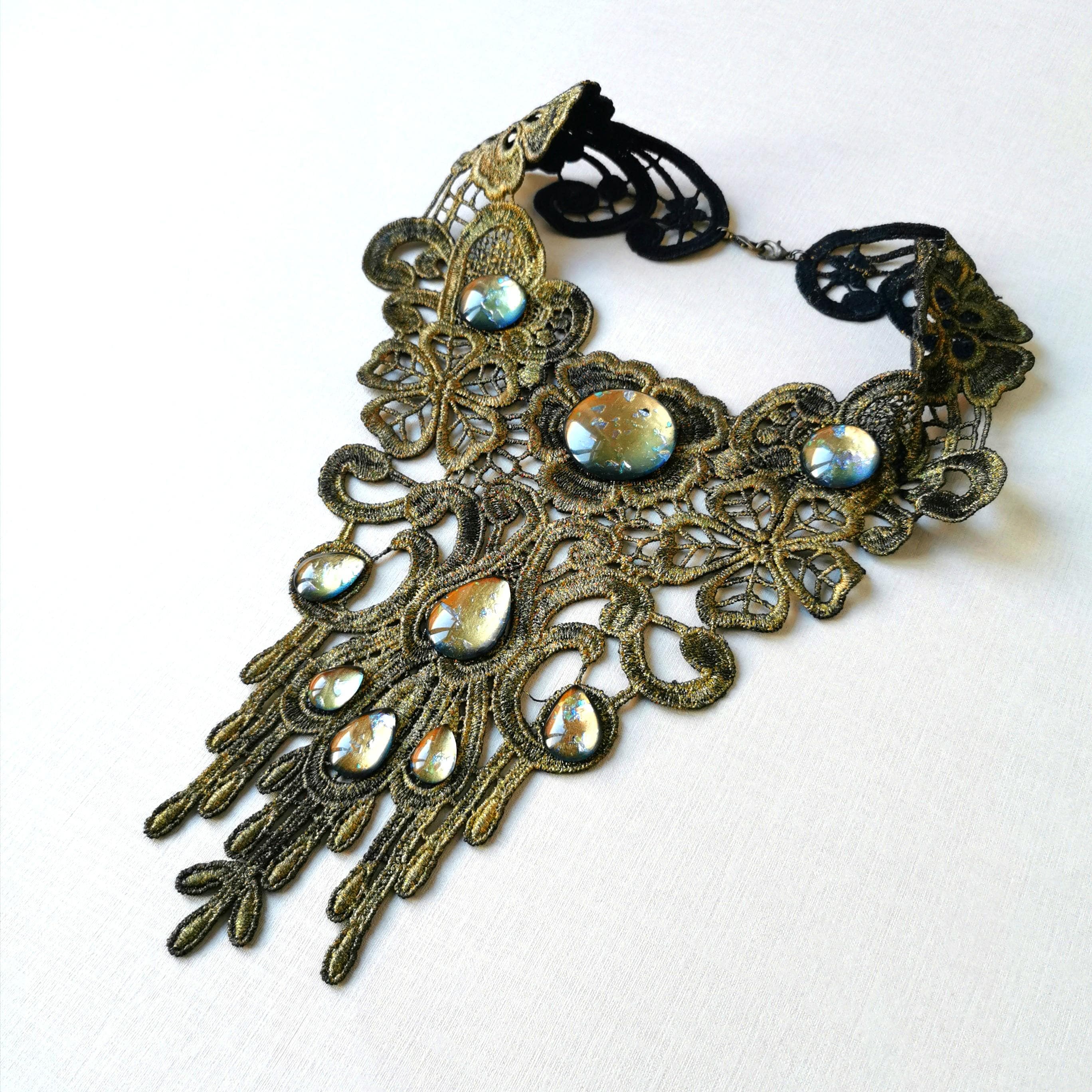 Steampunk Collier bronze aus Spitze mit farbigen Glassteinen für Cosplay als Steampunk Choker oder für Hexen Geburtstag -Chokers- BloodyBrilliants