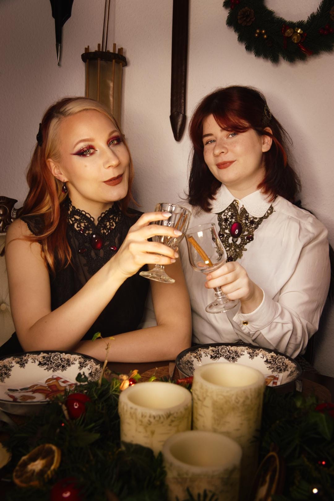 Collier filigran aus Spitze mit farbigen Cabochon Glassteinen für Steampunk Outfit und Gothic Hochzeit für Halloween Adventskalender -Chokers- BloodyBrilliants