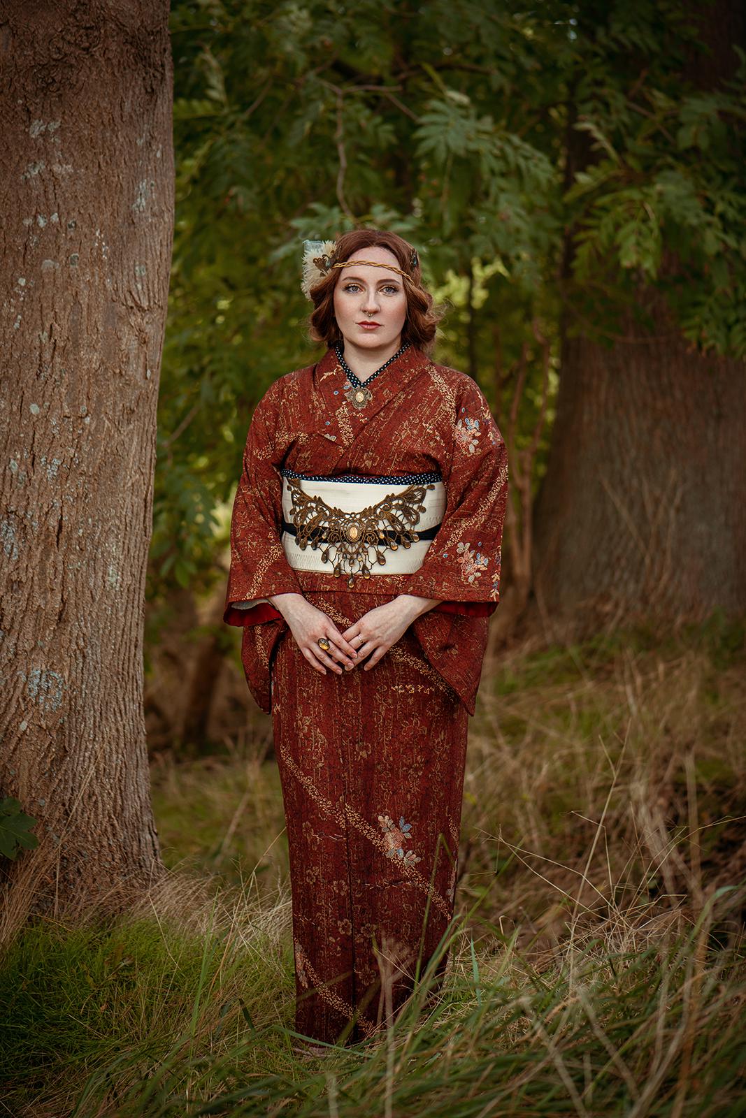 Bronze Collier Tropfen aus Spitze mit metallic glitzernden Glassteinen für Steampunk Outfit oder Vintage Hochzeit -Chokers- BloodyBrilliants