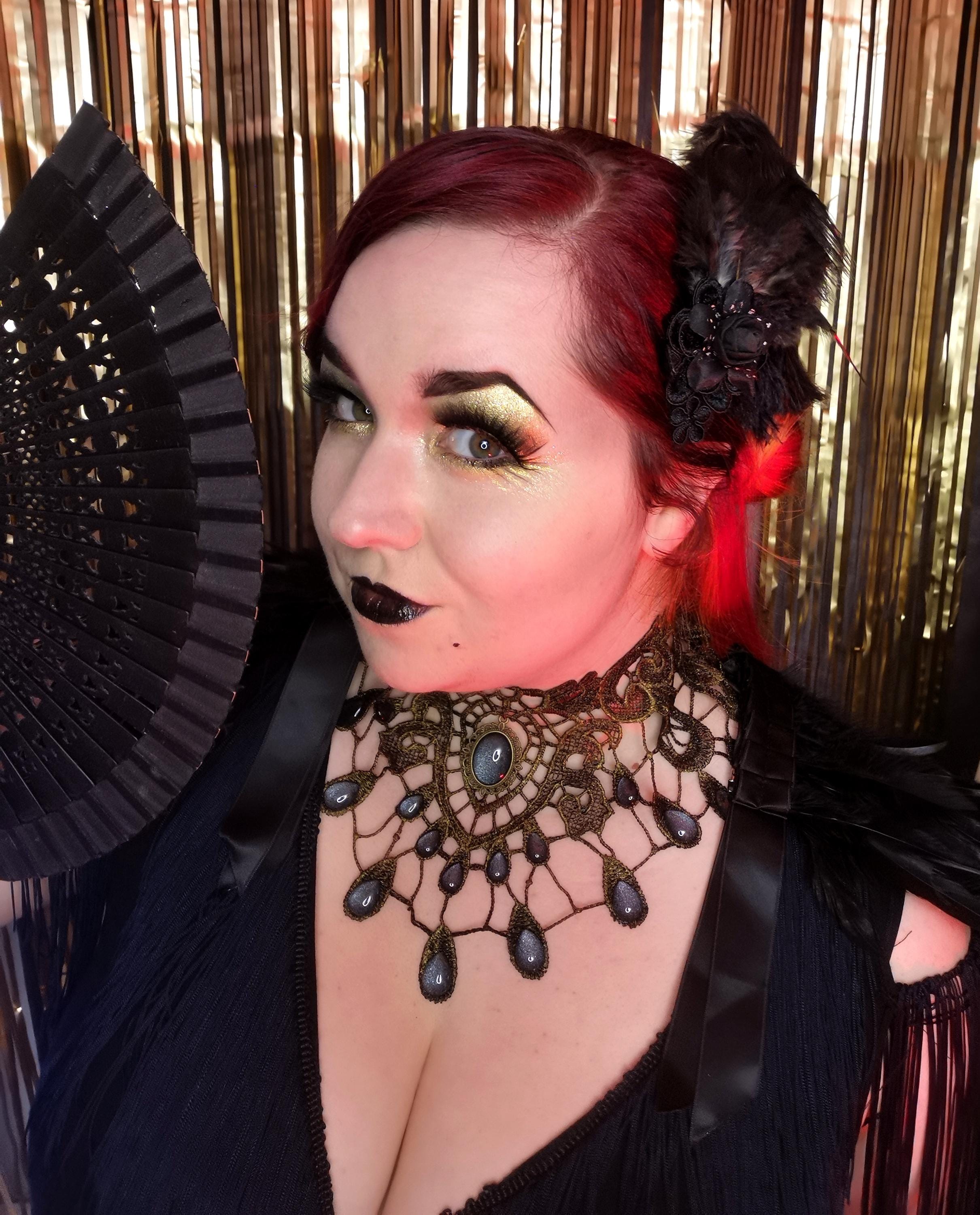 Bronze Collier Tropfen aus Spitze mit metallic glitzernden Glassteinen für Steampunk Outfit oder Vintage Hochzeit -Chokers- BloodyBrilliants