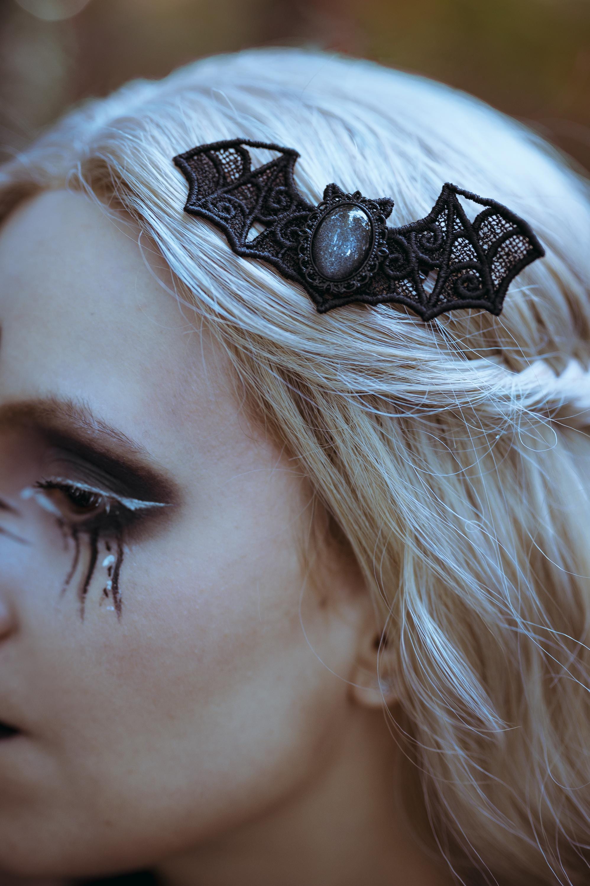 Gothic Schmuck Set in Wunschfarbe aus Fledermaus Haarspange und Stern Kette als Halloween Schmuck & Gothic Haarschmuck zu Gothic Weihnachten -Barrettes & Clips- BloodyBrilliants