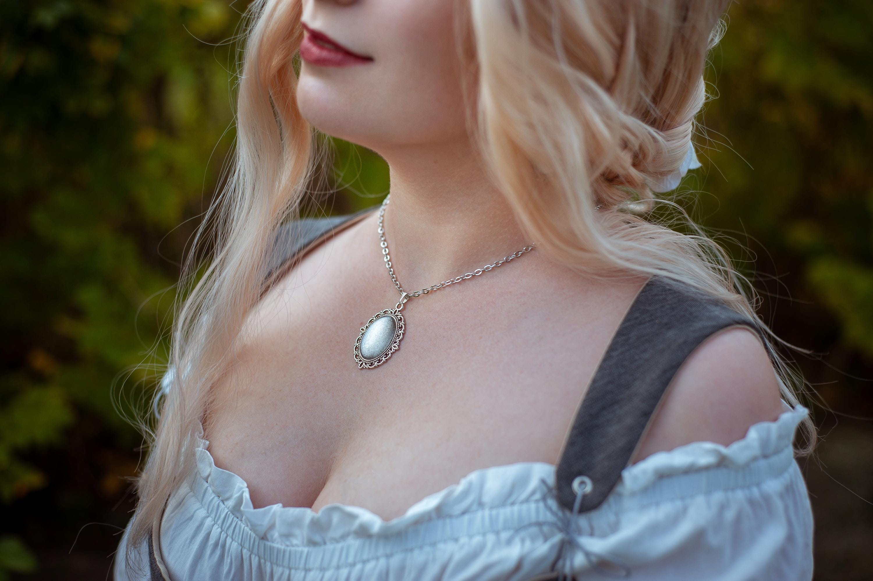 Anhänger Oval in Wunschfarbe, Vintage Kette als Geburtstagsgeschenk, Gothic Kettenanhänger als Mittelalter Schmuck für Vintage Weihnachten -Pendants- BloodyBrilliants