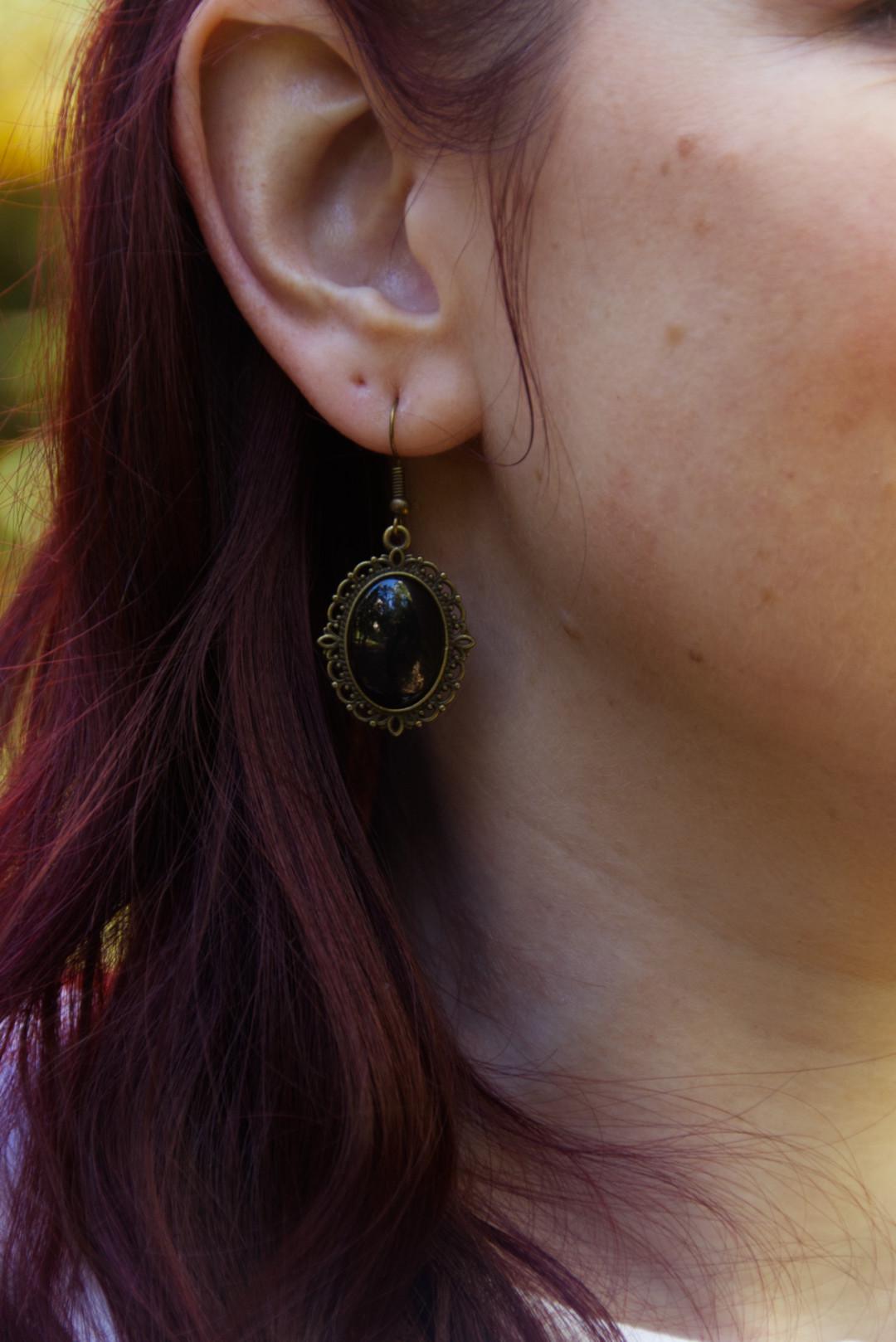 Schmuckset Oval in Wunschfarbe, Vintage Kette als Geburtstagsgeschenk, Gothic Kettenanhänger als Mittelalter Schmuck, Ohrringe hängend -Charm Necklaces- BloodyBrilliants