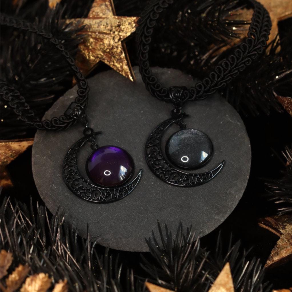 Mond Kette in Wunschfarbe - Choker schwarz als Vintage Halsband mit Halbmond im Dark Academia Style für Hexen Adventskalender, Mond Schmuck -Chokers- BloodyBrilliants