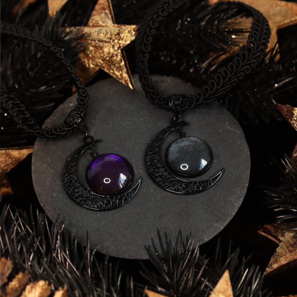 Mond Kettenanhänger in Wunschfarbe - Mond Schmuck im Dark Academia Style, Gothic Schmuck für Hexen Adventskalender, Choker schwarz -Pendants- BloodyBrilliants