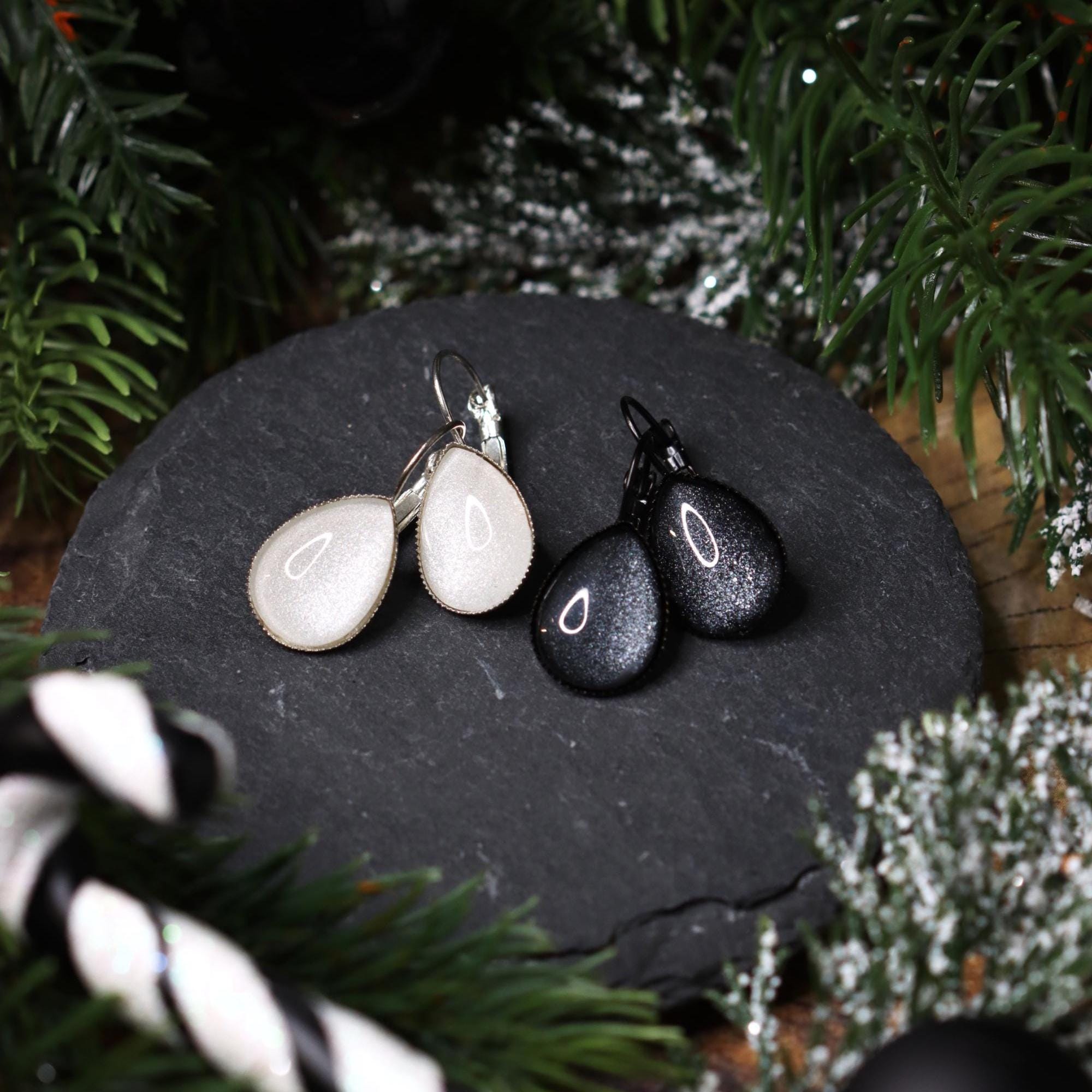 Tropfen Anhänger verziert mit Farbstein -Pendants- BloodyBrilliants