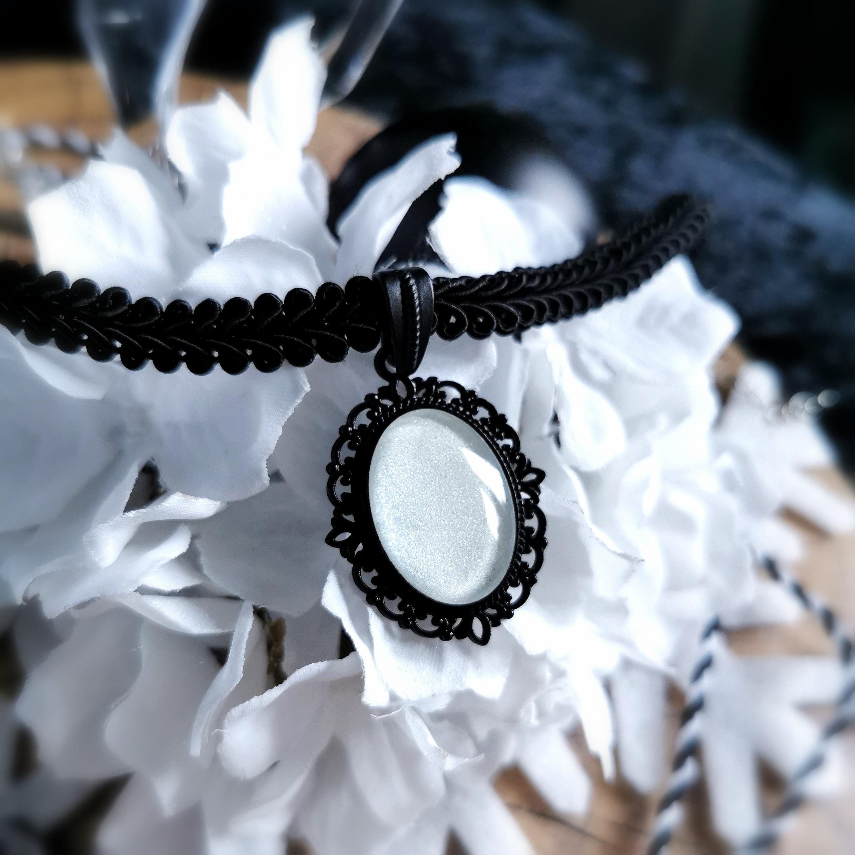 Choker schwarz in Wunschfarbe, Vintage Schmuck mit Anhänger im Dark Academia Style, Mittelalter Schmuck für Fantasy Ball, Choker gold -Chokers- BloodyBrilliants
