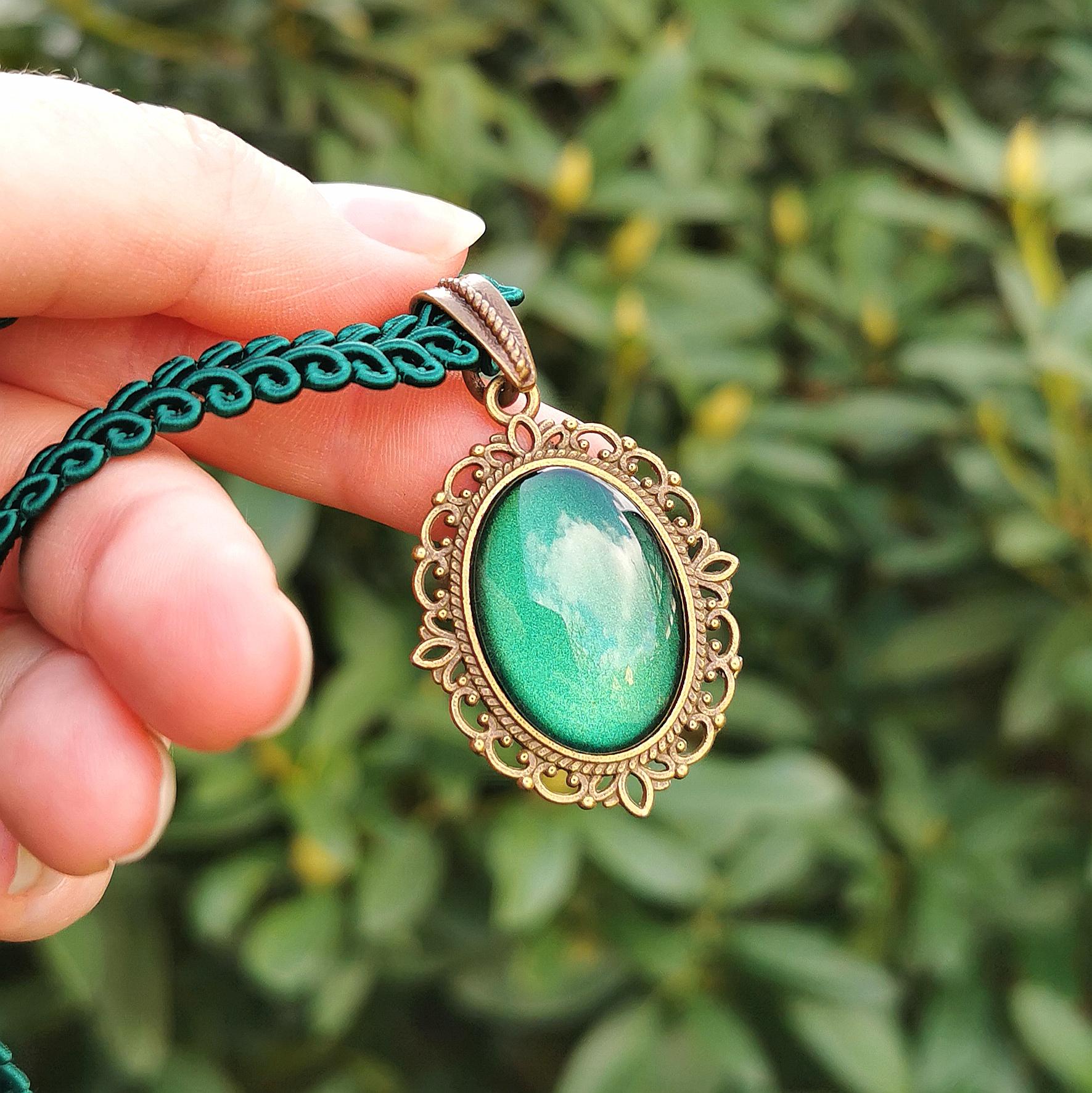 Kette grün mit Stern Kettenanhänger in Wunschfarbe, Kette mit grünem Stein als Mittelalter Schmuck, Stern Schmuck für Vintage Weihnachten -Chokers- BloodyBrilliants