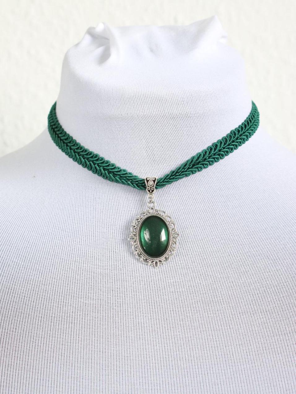 Kette grün mit Stern Kettenanhänger in Wunschfarbe, Kette mit grünem Stein als Mittelalter Schmuck, Stern Schmuck für Vintage Weihnachten -Chokers- BloodyBrilliants