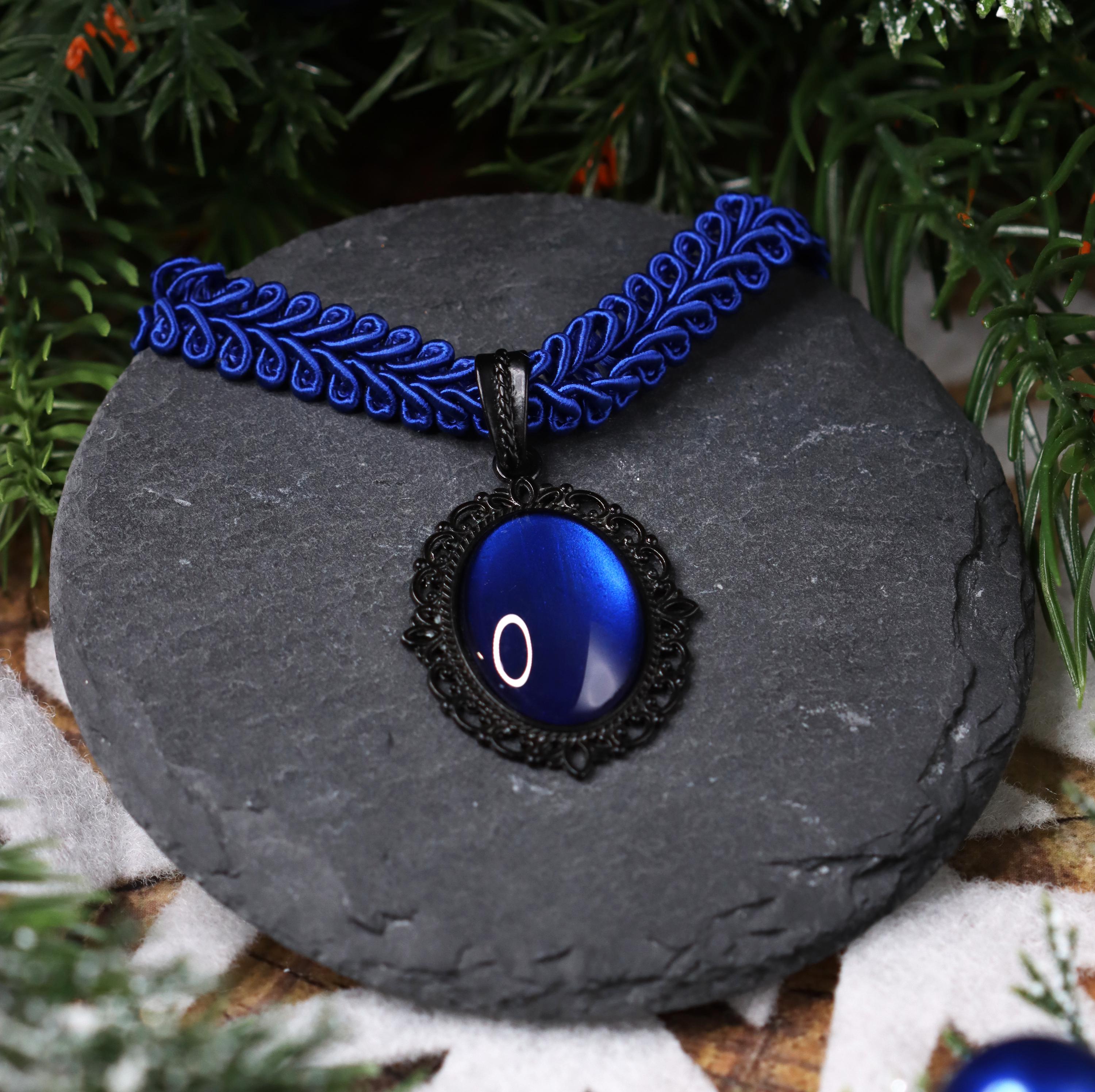 Kette blau mit Stern Kettenanhänger in Wunschfarbe, Kette mit blauem Stein als Winter Schmuck, Stern Schmuck für Vintage Weihnachten -Chokers- BloodyBrilliants