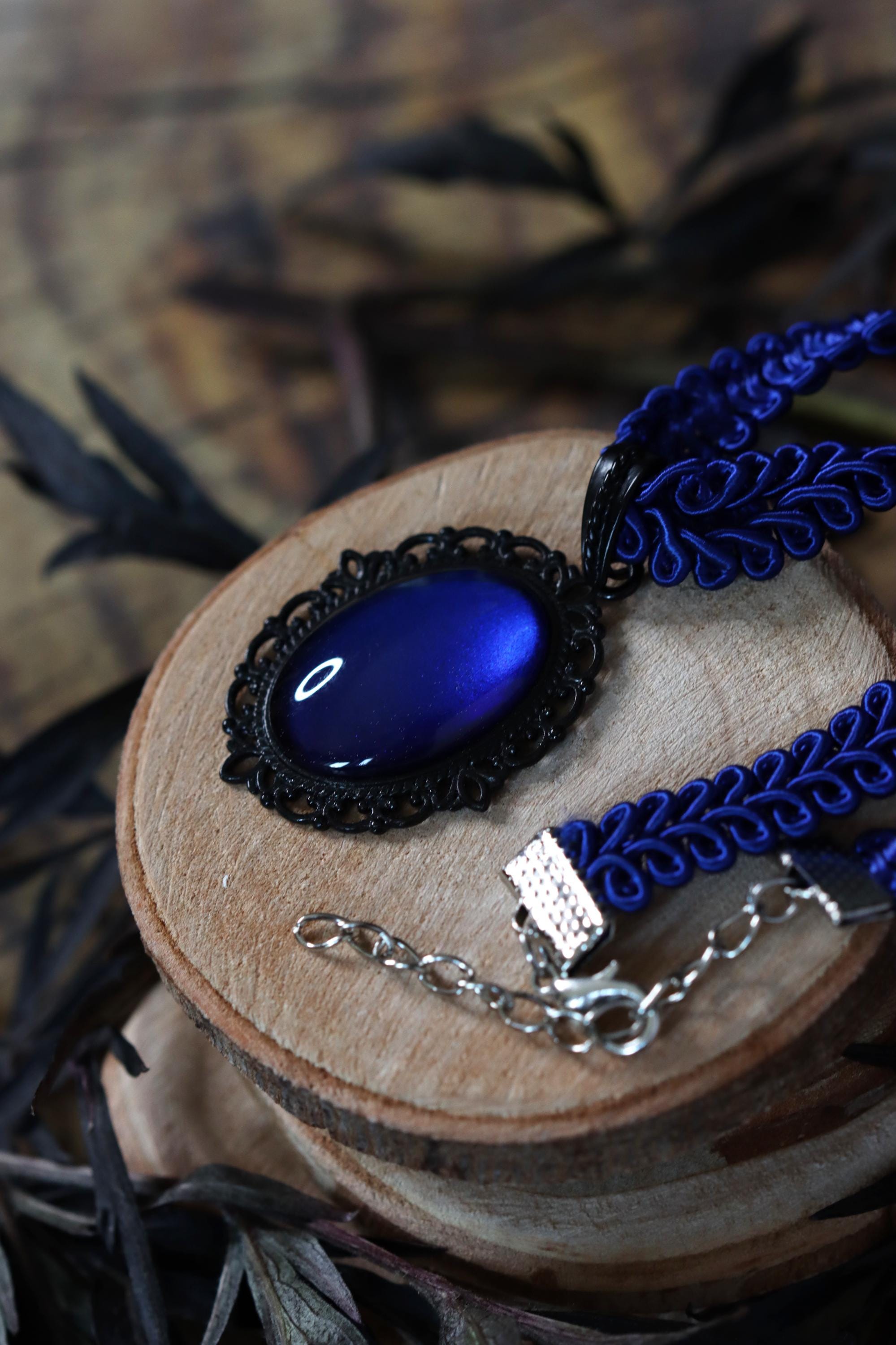 Kette blau mit Stern Kettenanhänger in Wunschfarbe, Kette mit blauem Stein als Winter Schmuck, Stern Schmuck für Vintage Weihnachten -Chokers- BloodyBrilliants