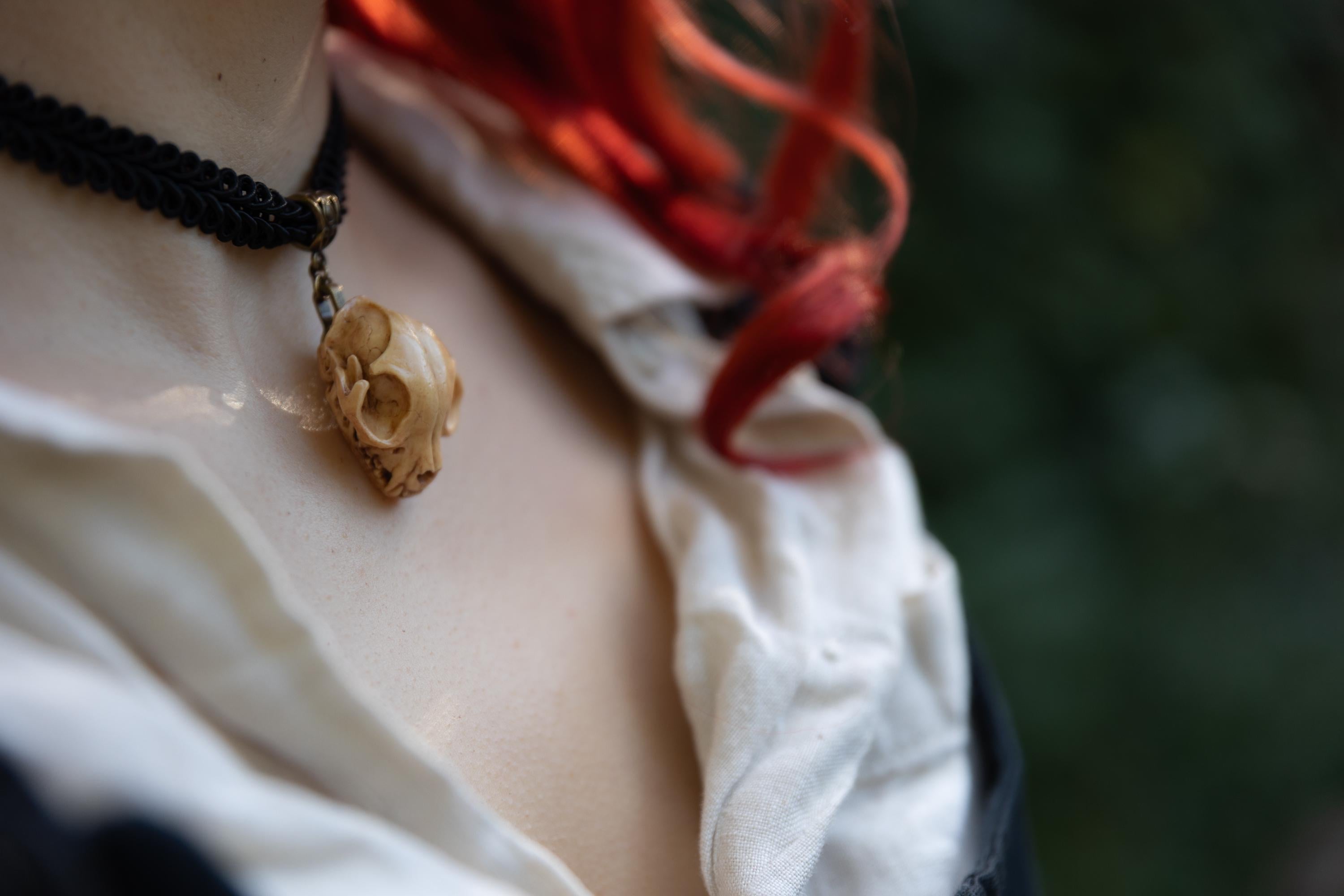 Choker mit Katzenschädel Anhänger -Chokers- BloodyBrilliants