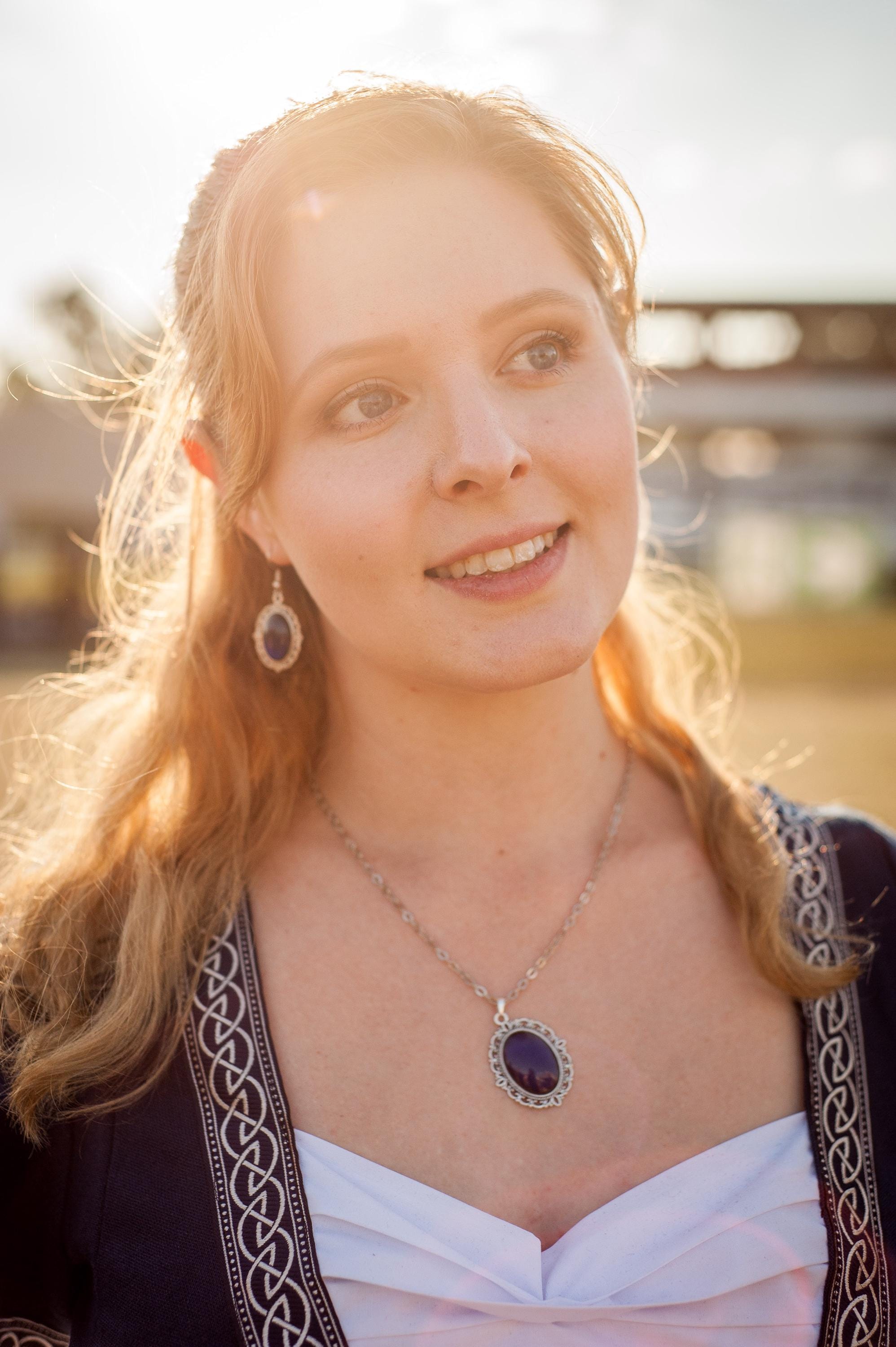 Anhänger Oval in Wunschfarbe, Vintage Kette als Geburtstagsgeschenk, Gothic Kettenanhänger als Mittelalter Schmuck für Vintage Weihnachten -Pendants- BloodyBrilliants