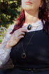 Schmuckset Oval in Wunschfarbe, Vintage Kette als Geburtstagsgeschenk, Gothic Kettenanhänger als Mittelalter Schmuck, Ohrringe hängend -Charm Necklaces- BloodyBrilliants