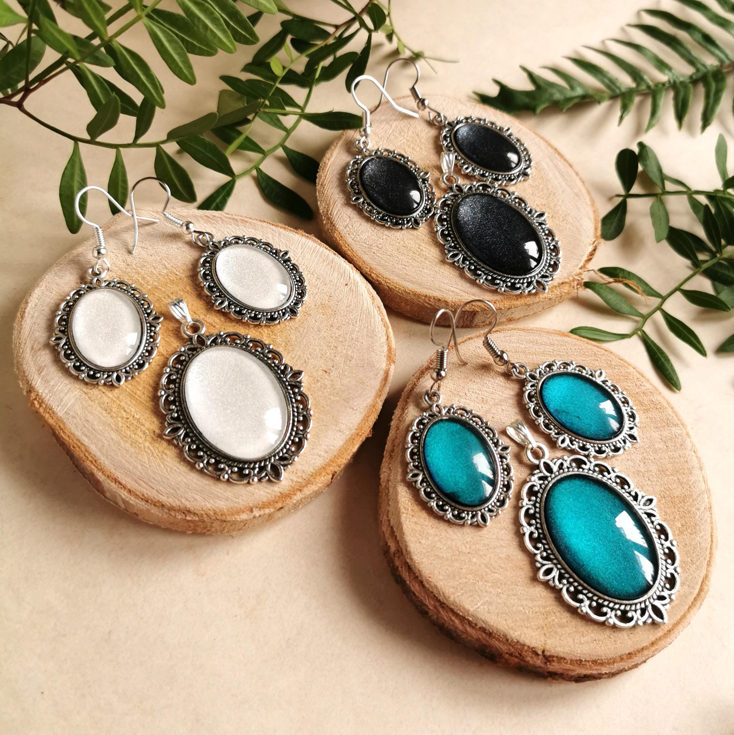 Schmuckset Oval in Wunschfarbe, Vintage Kette als Geburtstagsgeschenk, Gothic Kettenanhänger als Mittelalter Schmuck, Ohrringe hängend -Charm Necklaces- BloodyBrilliants