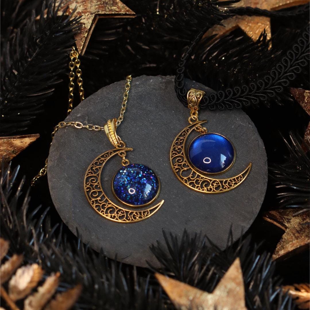 Mond Kette in Wunschfarbe - Choker schwarz als Vintage Halsband mit Halbmond im Dark Academia Style für Hexen Adventskalender, Mond Schmuck -Chokers- BloodyBrilliants