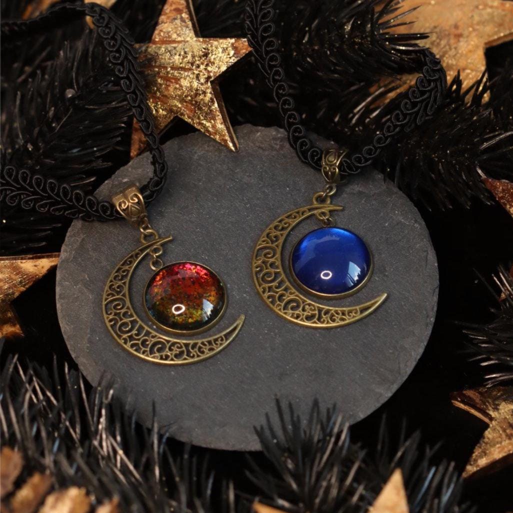Mond Kette in Wunschfarbe - Choker schwarz als Vintage Halsband mit Halbmond im Dark Academia Style für Hexen Adventskalender, Mond Schmuck -Chokers- BloodyBrilliants