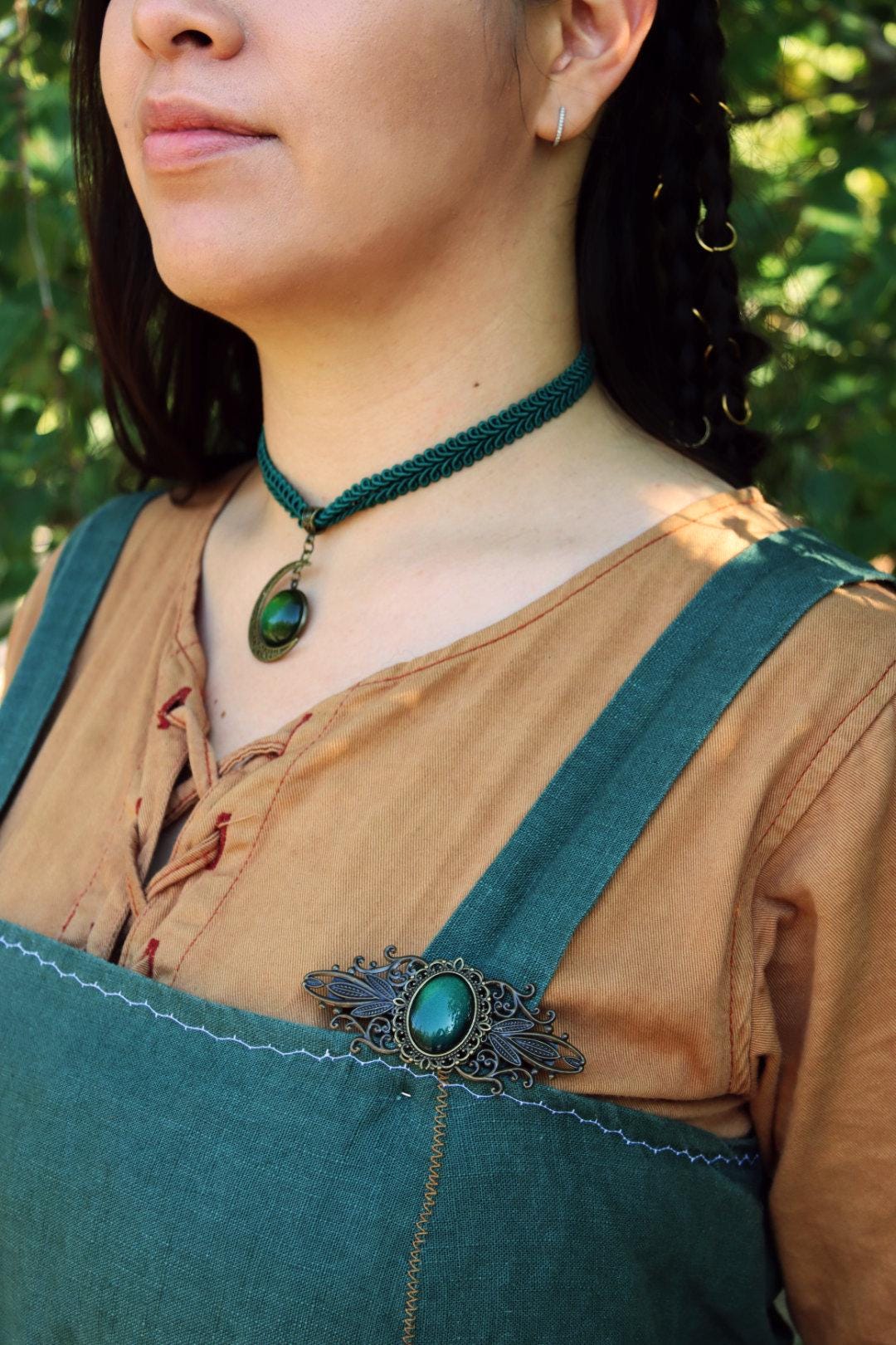 Mond Kette in Wunschfarbe - Choker grün als Vintage Schmuck mit Mond Anhänger, Dark Academia Style für Hexen Adventskalender, Mond Schmuck -Chokers- BloodyBrilliants