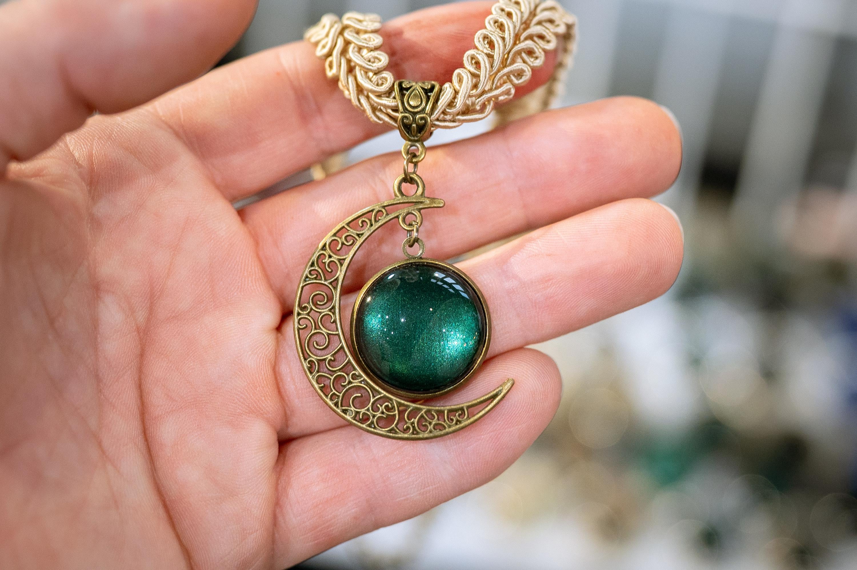 Mond Kette in Wunschfarbe - Choker gold als Vintage Schmuck mit Mond Anhänger, Dark Academia Style für Hexen Adventskalender, Mond Schmuck -Chokers- BloodyBrilliants