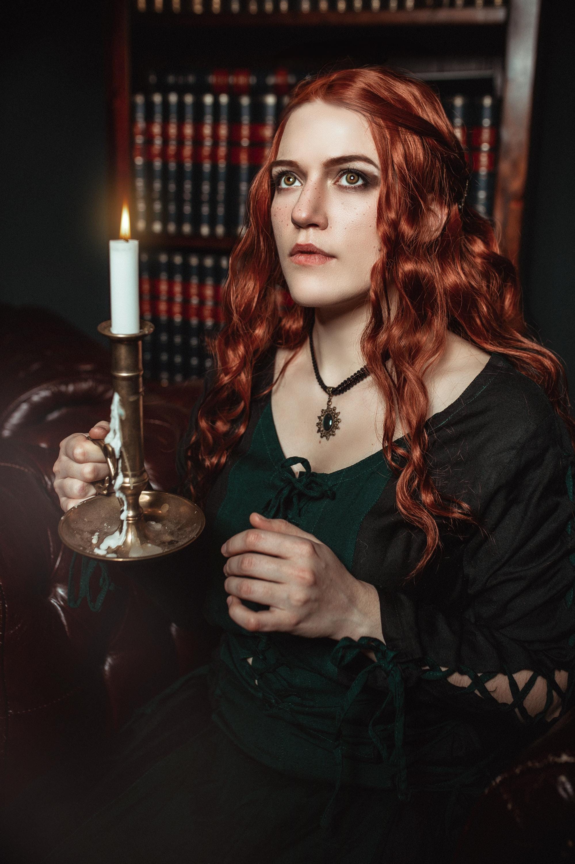 Choker schwarz mit Stern aus Spitze mit farbigen Glassteinen als Halsband für Gothic Outfit und als Vintage Geburtstagsgeschenk -Chokers- BloodyBrilliants