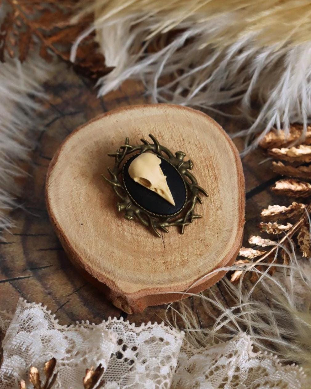 Vogel Schädel Brosche schwarz als Gothic Schmuck für Dark Academia Outfit, Mittelalter Schmuck Ostern, Hexen Geburtstag, Steampunk Schmuck -Brooches- BloodyBrilliants