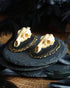 Hirsch Schädel Brosche schwarz als Gothic Schmuck für Dark Academia Outfit, Totenkopf Schmuck Hirsch ohne Geweih, Mittelalter Schmuck Ostern -Brooches- BloodyBrilliants