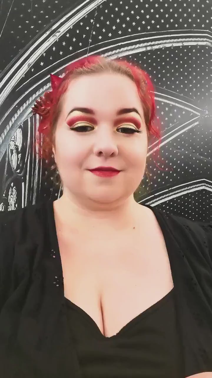 Collier Libelle aus Spitze mit farbigen Cabochon Glassteinen für Themenhochzeit und Cosplay Outfit