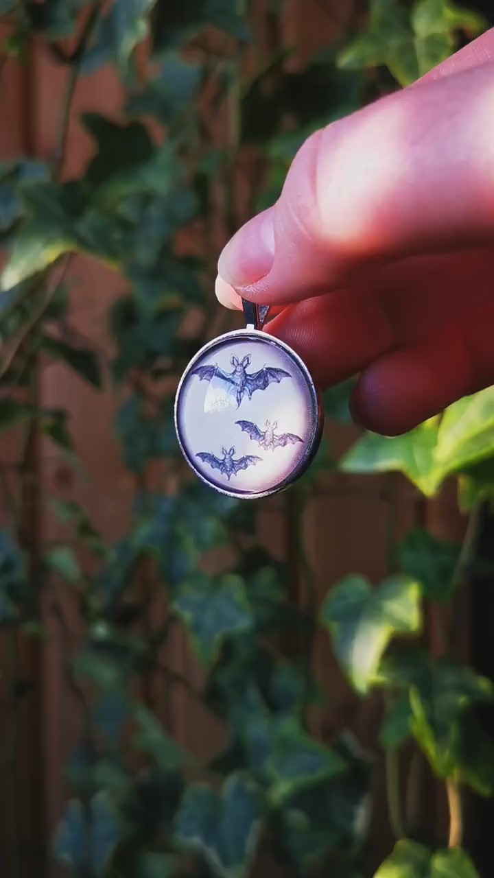 Fledermaus Anhänger Ohrringe mit Kette in silber bronze oder schwarz für Gothic Outfit und Vampir Cosplay