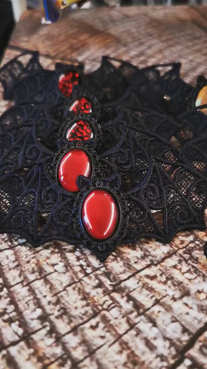 Gothic Schmuck Set in Wunschfarbe aus Fledermaus Haarspange, Gothic Kette & Tropfen Ohrringe für Gothic Adventskalender, Gothic Weihnachten