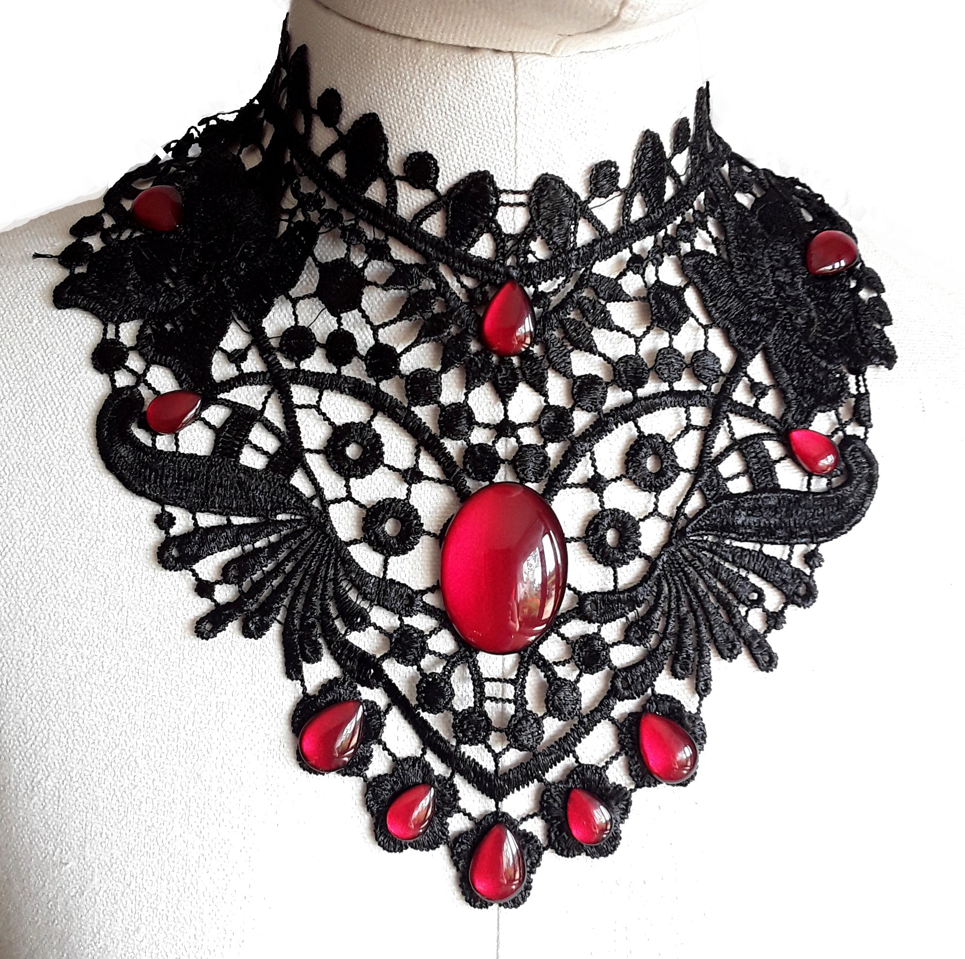 Collier schwarz Flügel