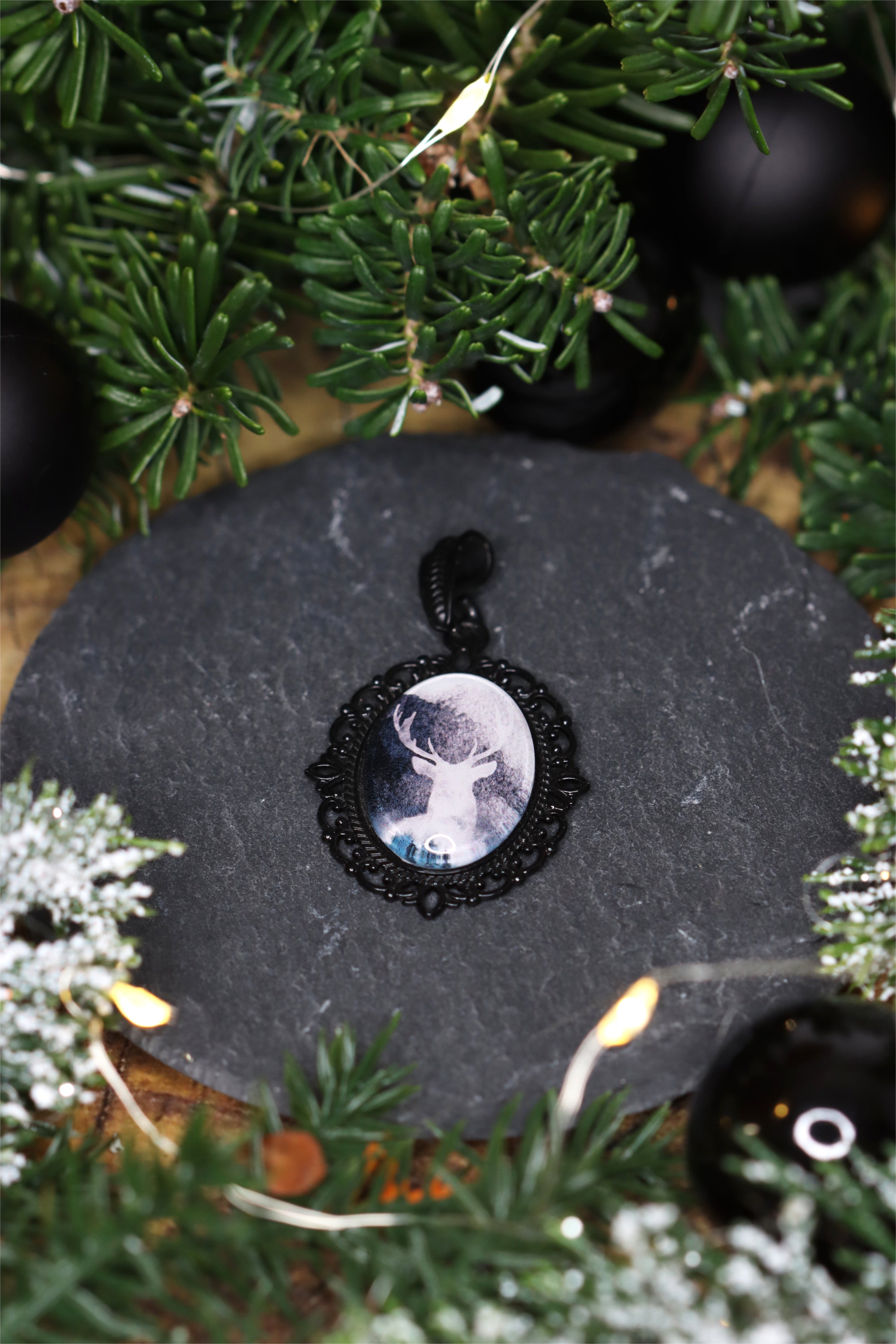 Hirsch Motivschmuck Winter Sillhouette