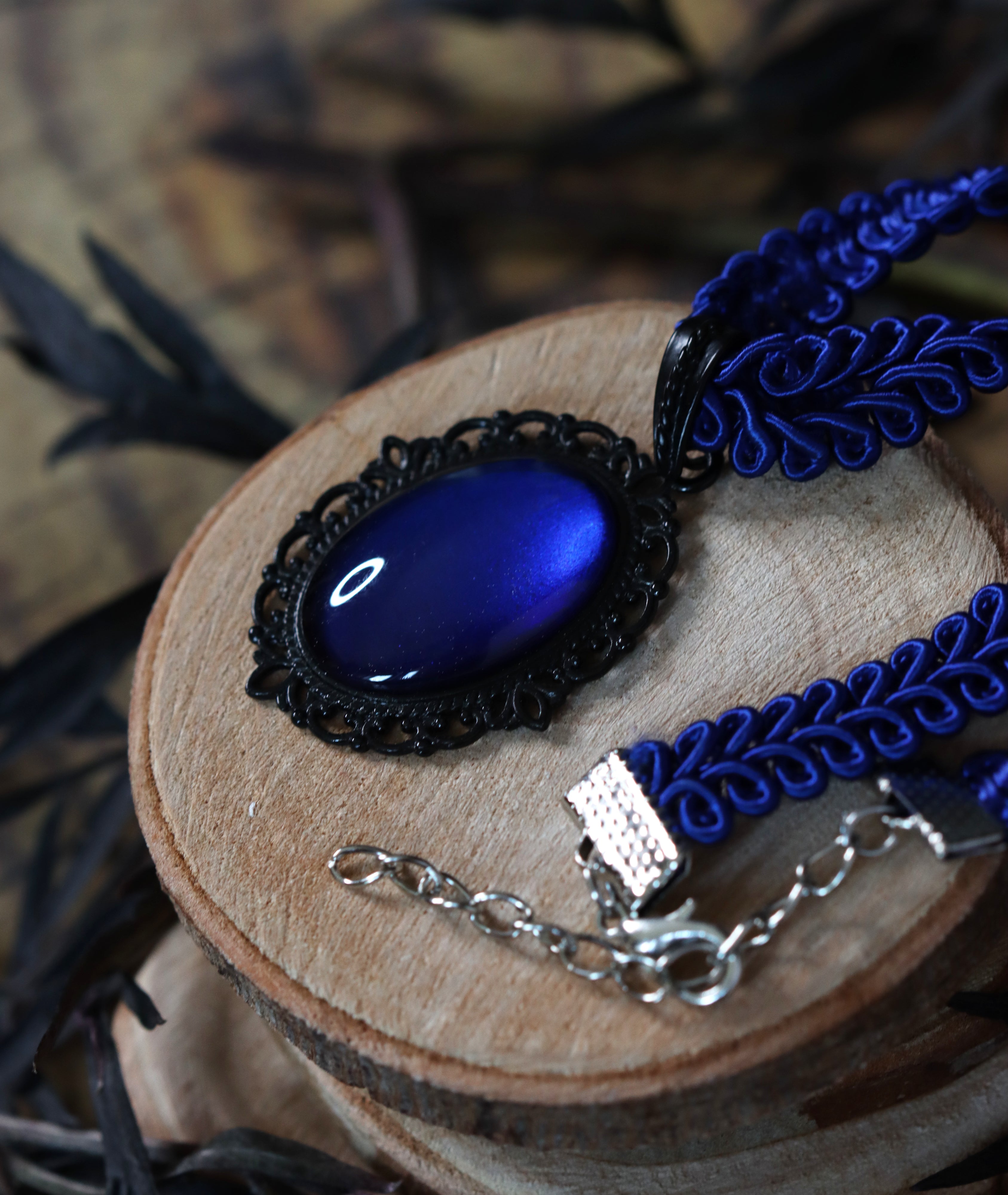 Choker Posament blau mit Anhänger Oval