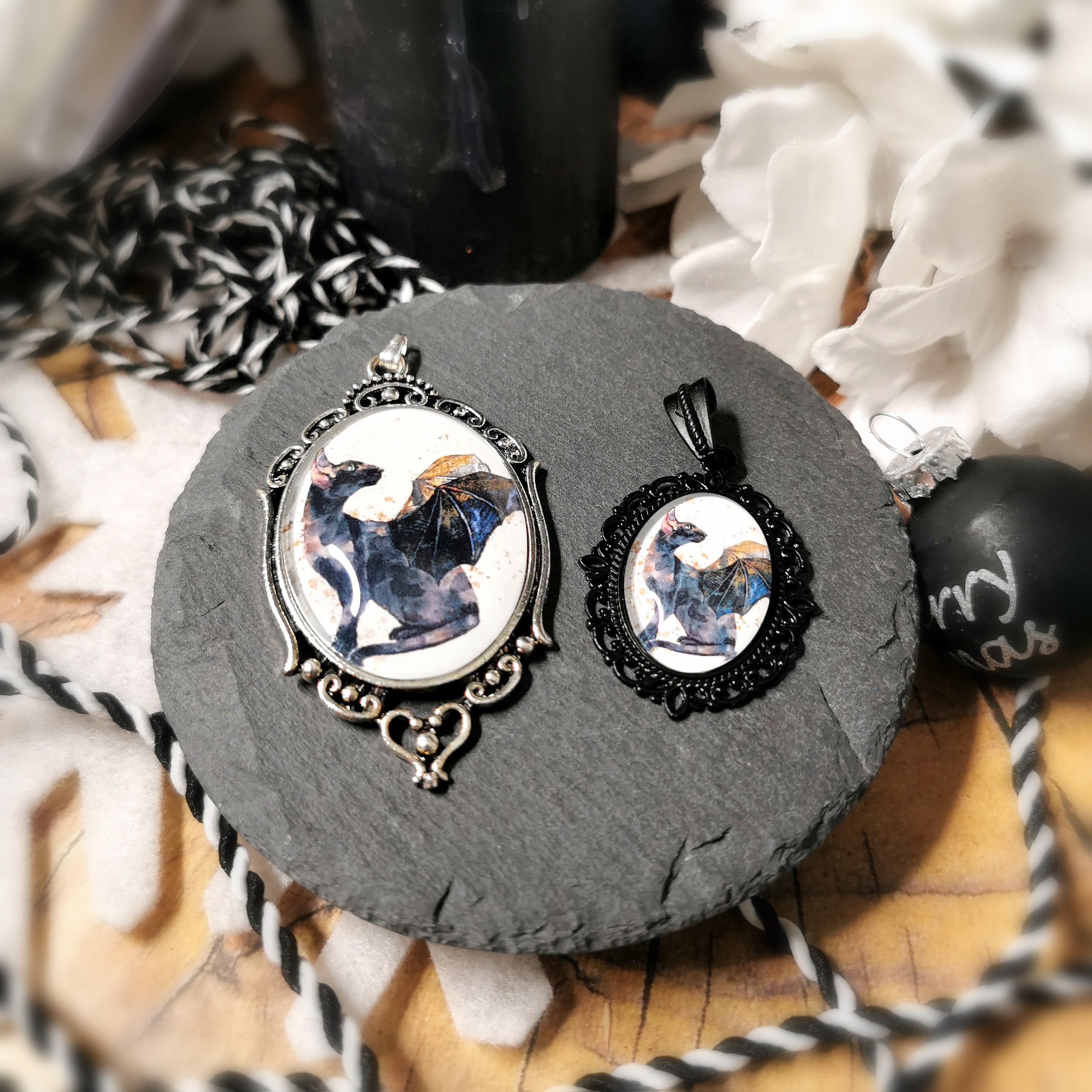 Katzen Motivschmuck Bat Cat Seite
