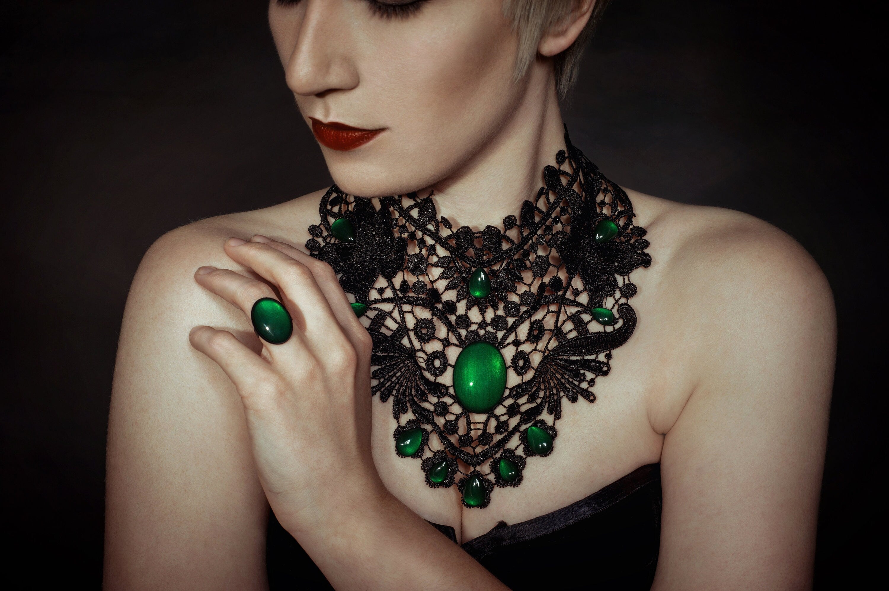 Collier schwarz Flügel